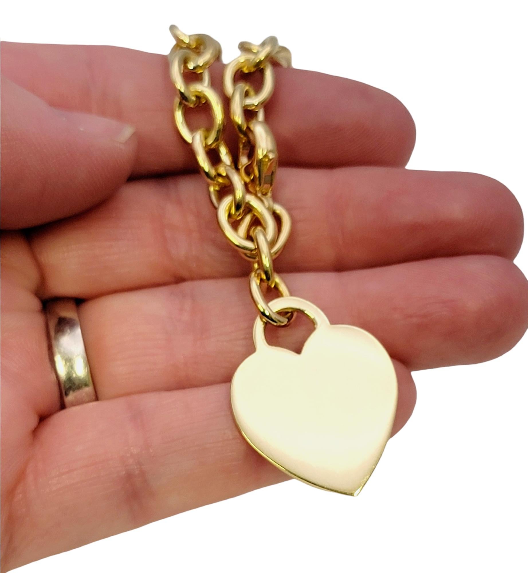 Tiffany & Co. Bracelet à maillons avec étiquette en forme de cœur en or jaune poli 18 carats en vente 6