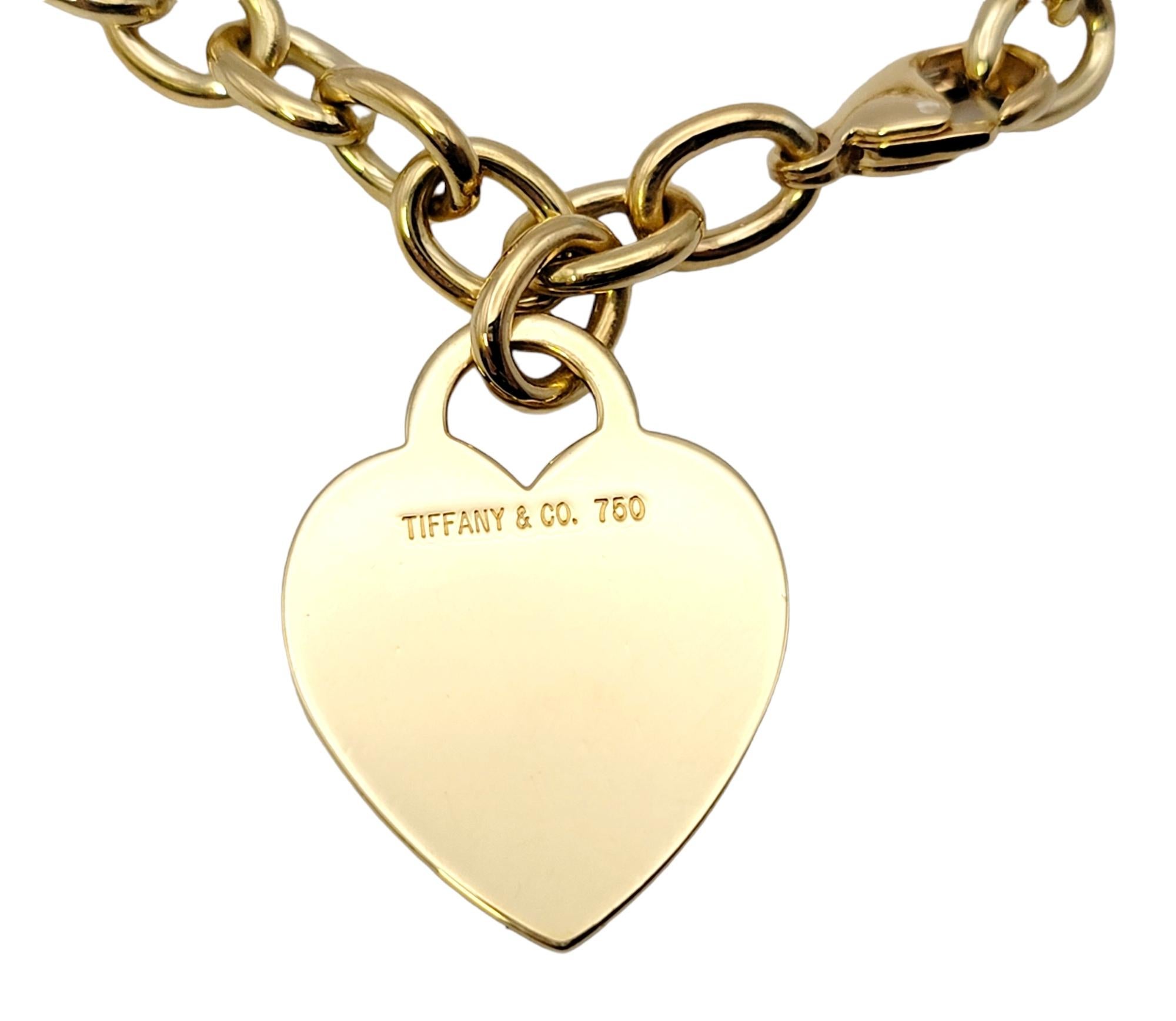 Tiffany & Co. Bracelet à maillons avec étiquette en forme de cœur en or jaune poli 18 carats en vente 1