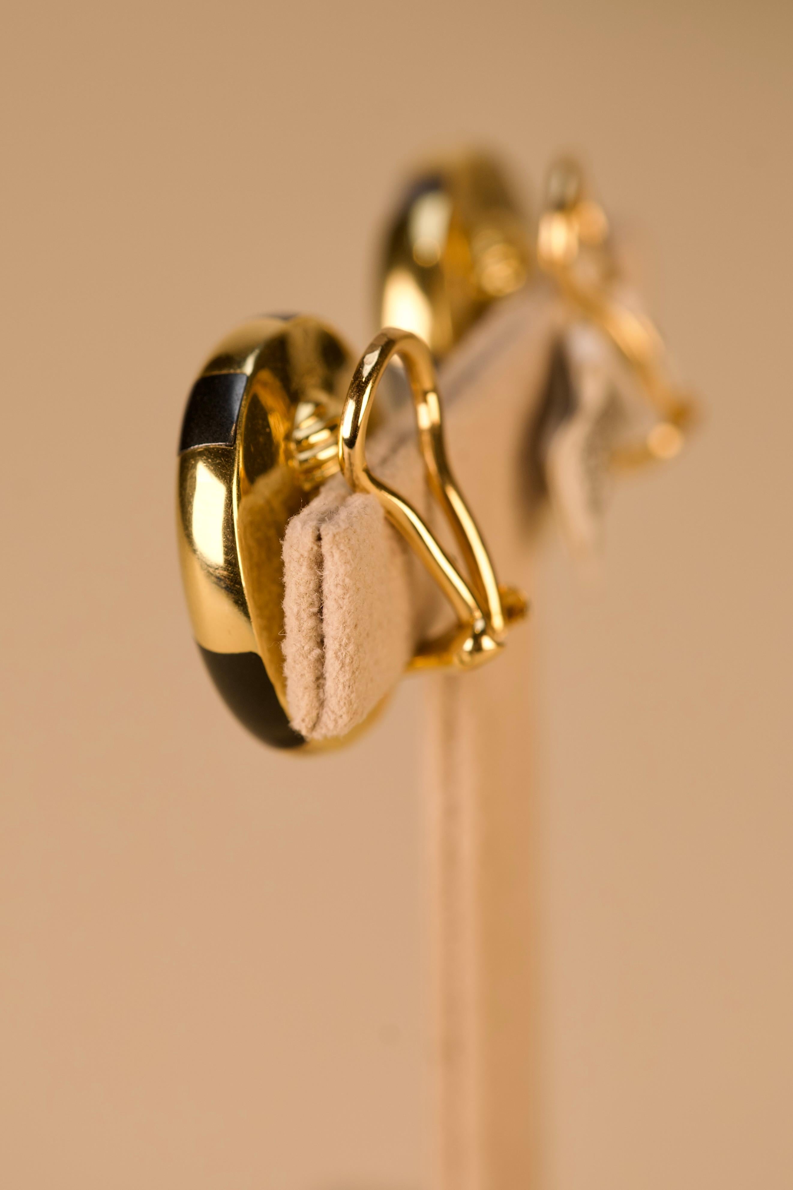 Taille ronde Tiffany & Co. Boucles d'oreilles hématite, jade, nacre et or en vente