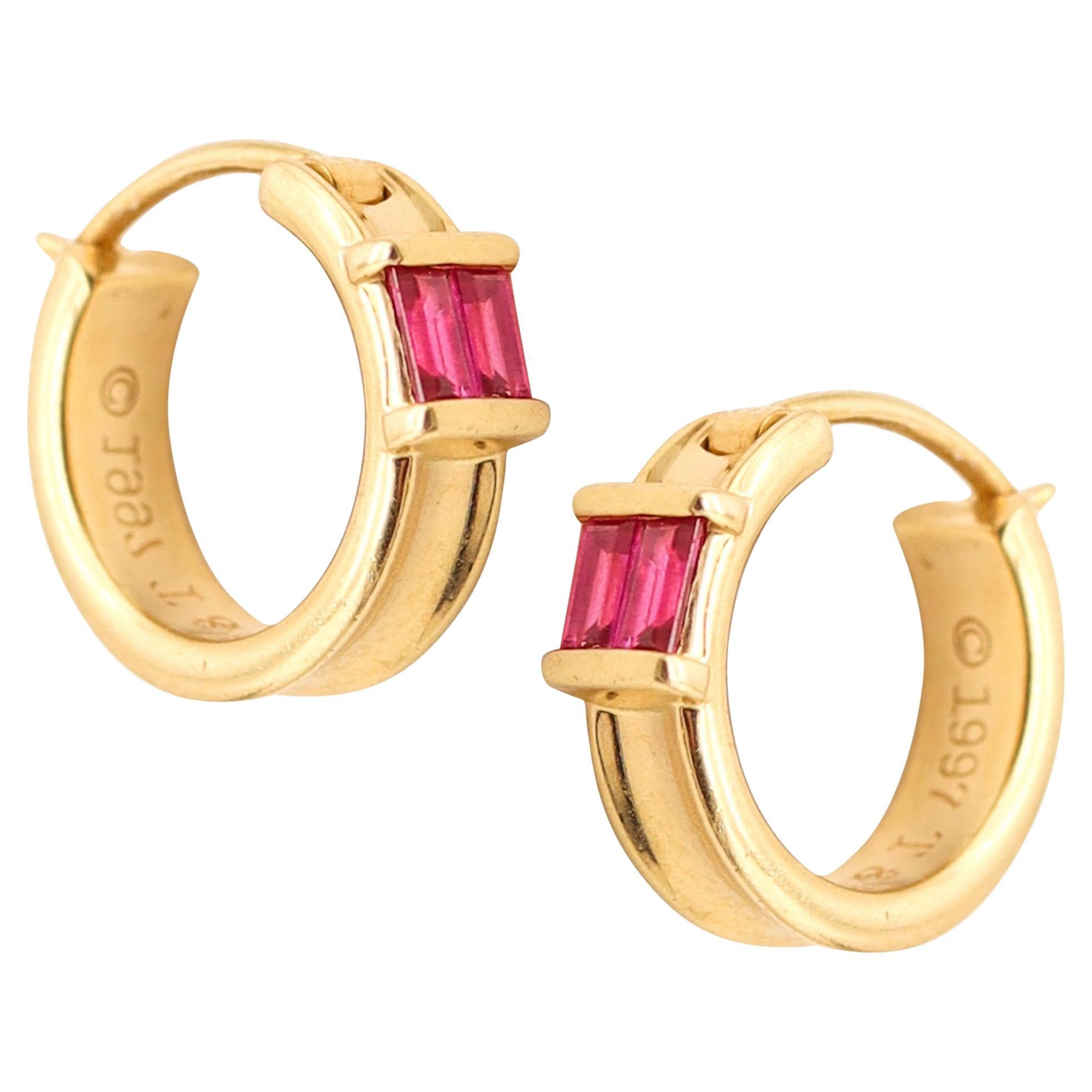 TIFFANY & CO. Boucles d'oreilles en or jaune 18Kt avec rubis rouge vif en vente