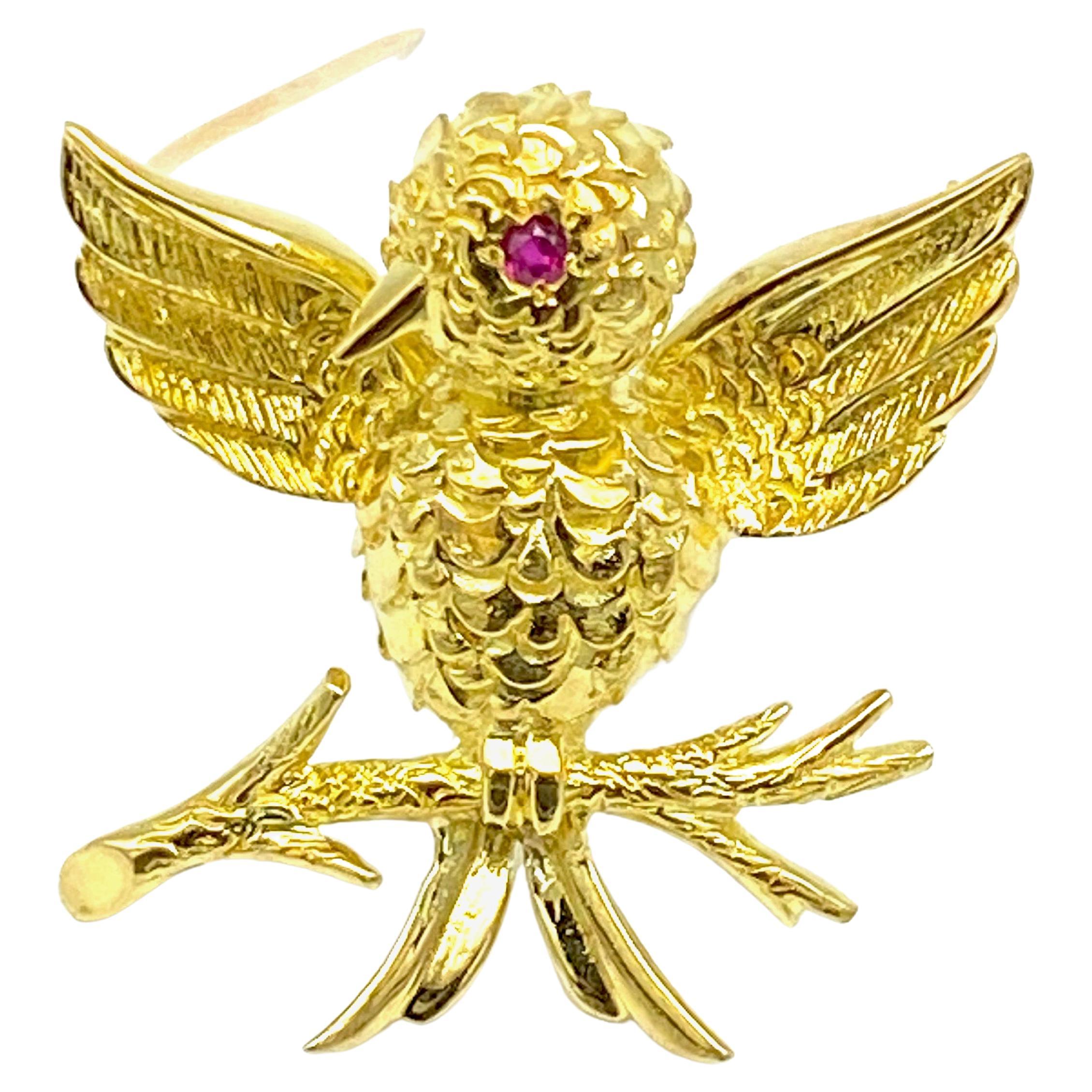 Tiffany & Co. Hummingbird 18 Karat Yellow Gold & Ruby Pin