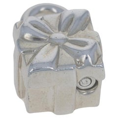 Tiffany & Co. Ikonischer Geschenkkasten- Padlock-Charm - Sterling 925, Present-Schirmöffner mit Öffnungen