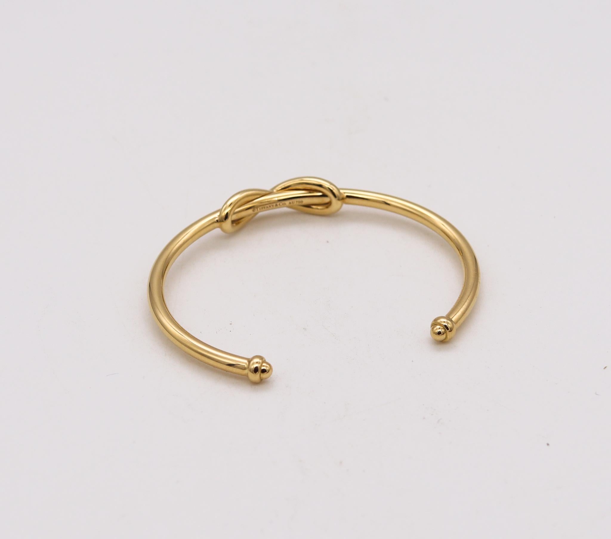 Tiffany Co. Bracelet manchette à motifs infinis en or jaune massif 18 carats avec boîtes Pour femmes en vente