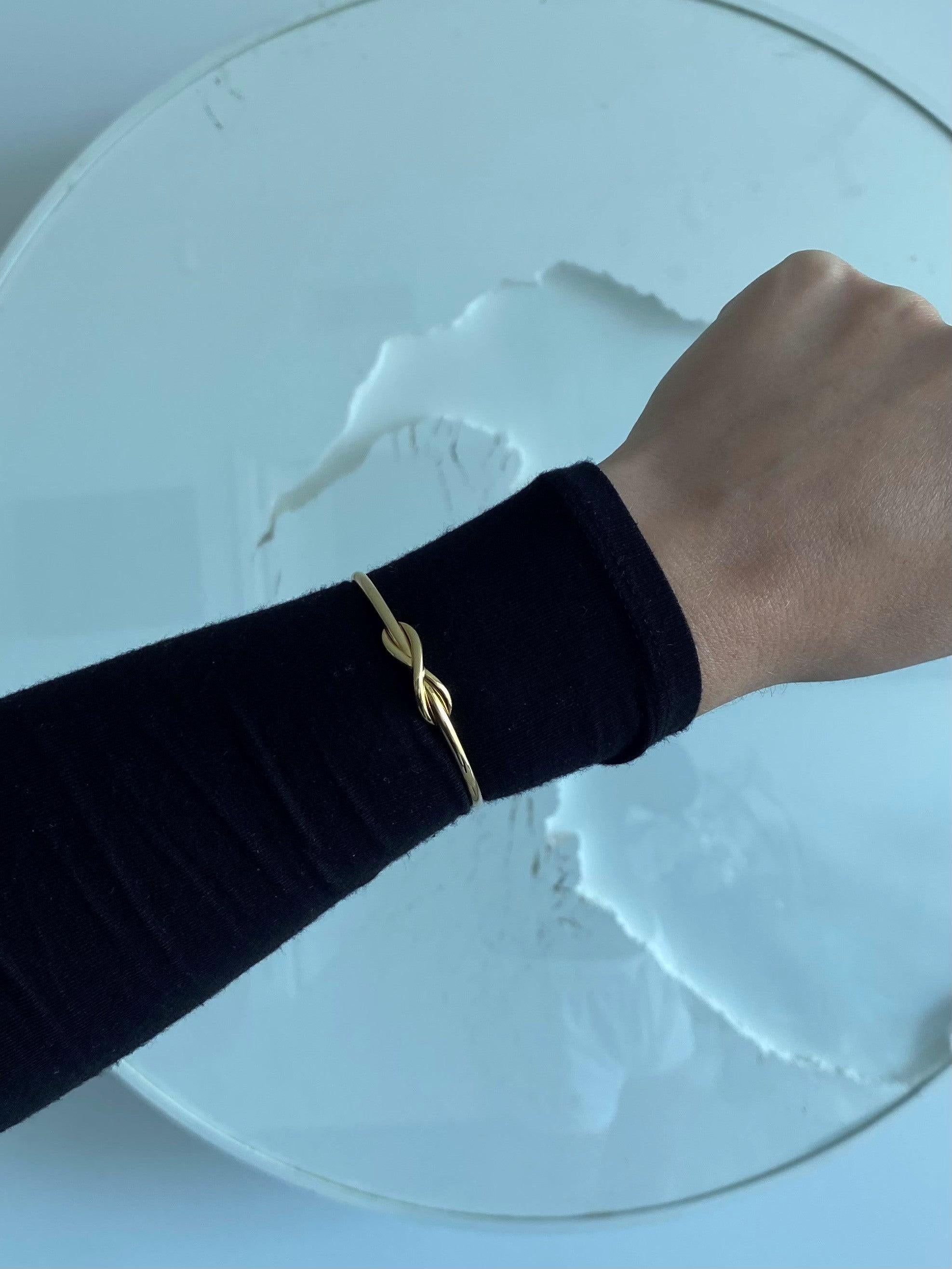 TIFFANY & CO. Manschettenarmband mit Unendlichkeitsmotiv aus massivem 18 Karat Gelbgold mit Schachteln 3
