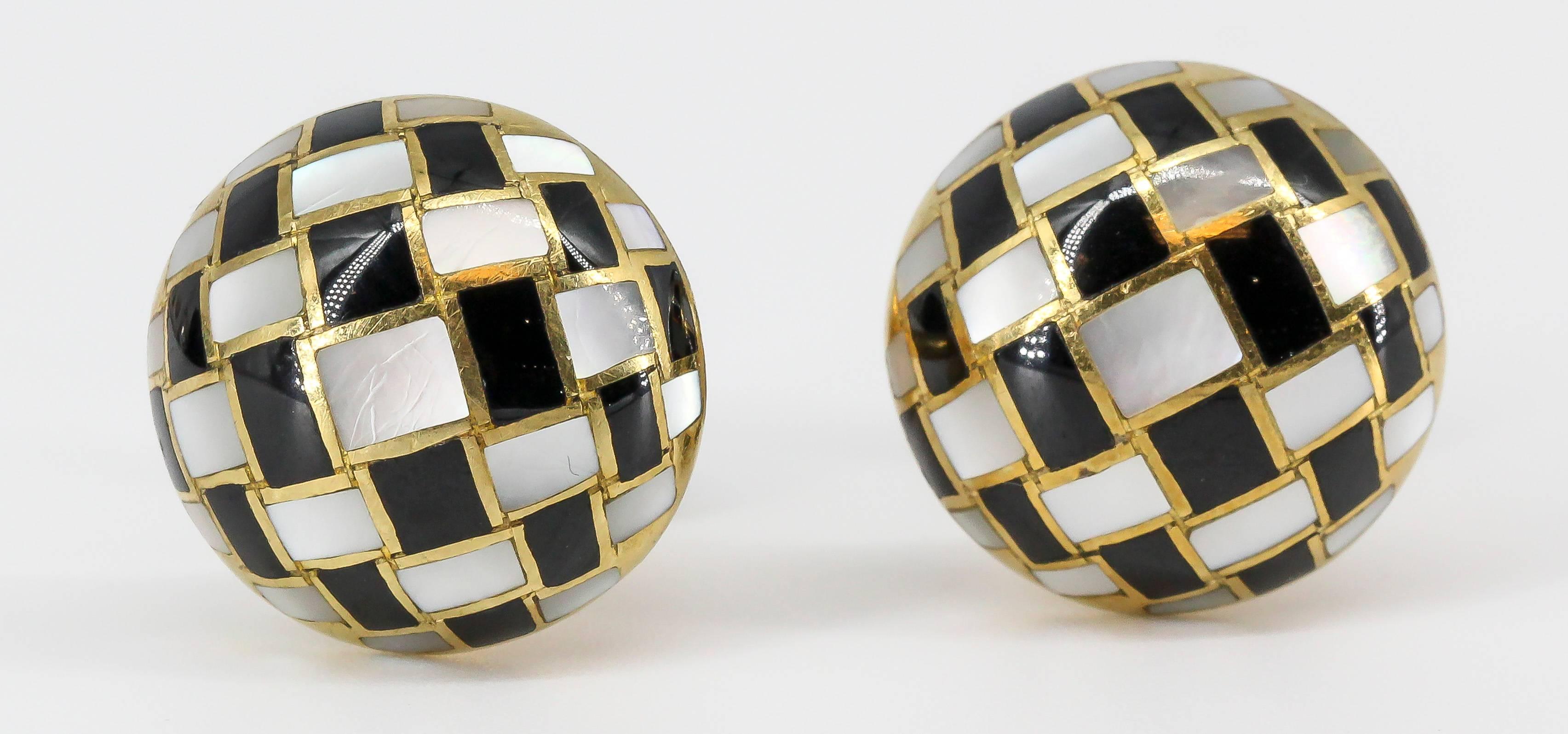 Handsome inlaid black jade and mother of pearl over 18K yellow gold cufflinks by Tiffany & Co., designed by Angela Cummings. They feature a round button style design with checkered style inlaid jade and mother of pearl. 

Hallmarks: Tiffany & Co,