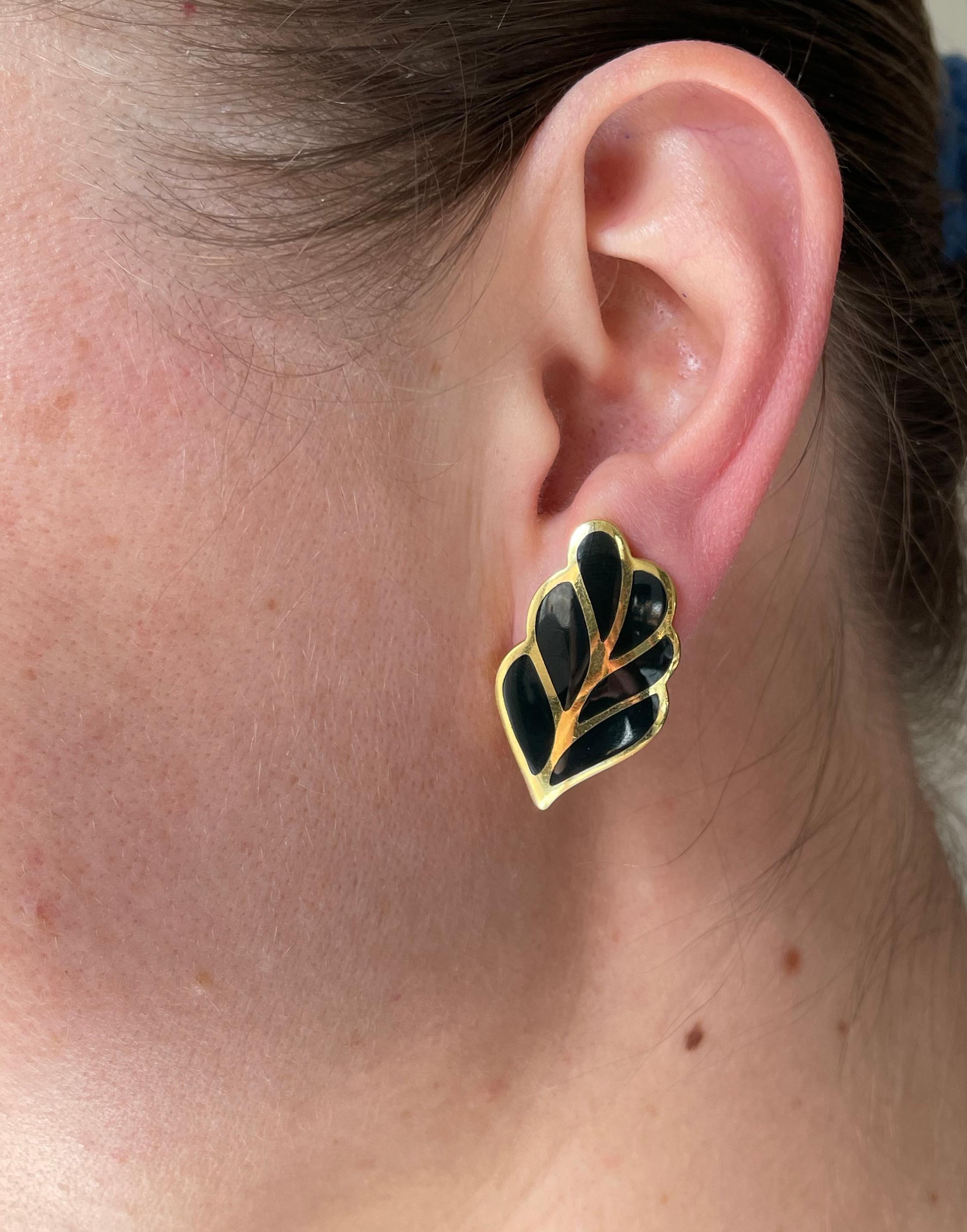 Tiffany & Co Inlay Onyx Gold Earrings In Excellent Condition For Sale In New York, NY