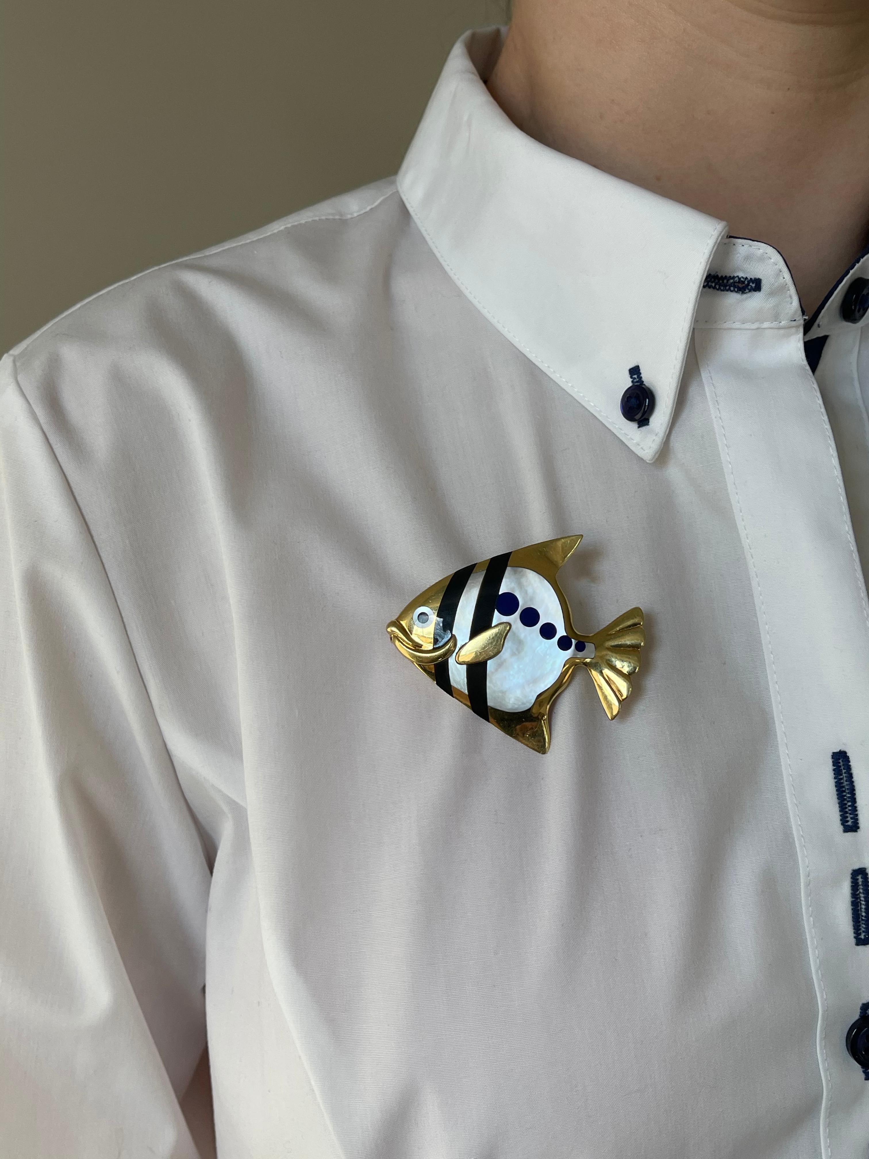 Tiffany & Co. Inly Lapis Mother of Pearl Onyx Gold Fish Brooch In Excellent Condition In New York, NY