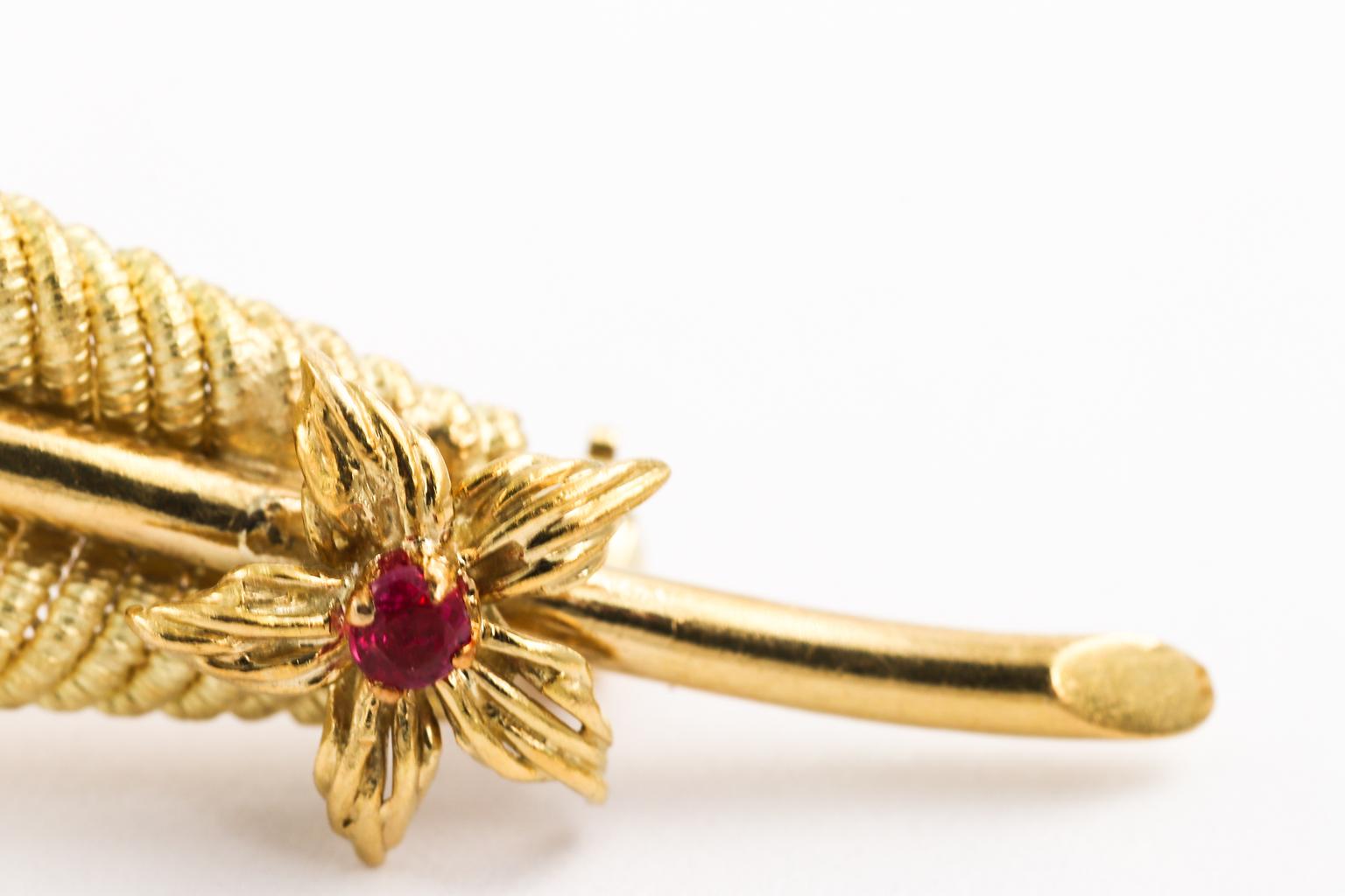 Tiffany & Co. Intricate 18 Karat Yellow Gold Ruby Feather Pin Brooch 3