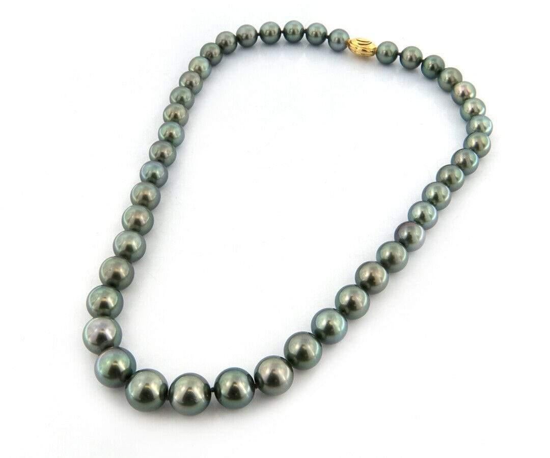 Tiffany & Co. Iridesse Tahitian Pearl Necklace in 18K

Tiffany & Co. Iridesse Tahitian Pearl Necklace
18K Yellow Gold
Pearl Sizes: Approx. 9.0 – 11.0 MM
Necklace Length: Approx. 18.0 Inches
Weight: Approx. 62.40 Grams

Condition:
Offered for your