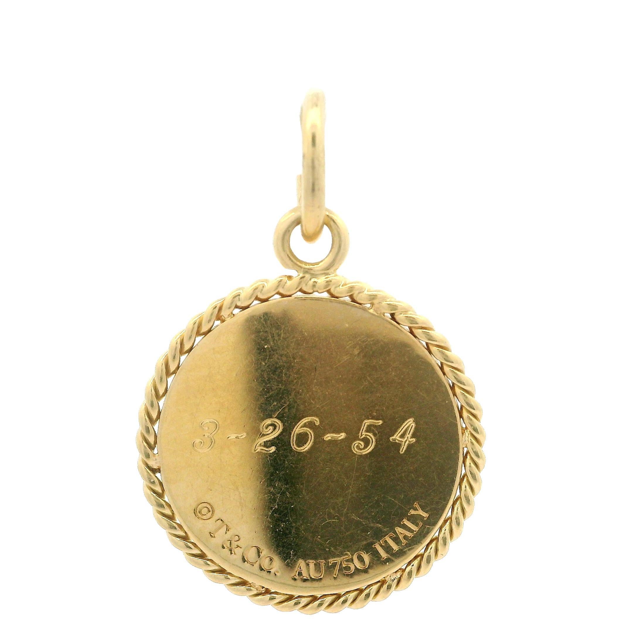 Material: Solid 18k Yellow Gold
Weight: 3.09 Grams
Chain : Not Included
Width: 16.9mm (0.66
