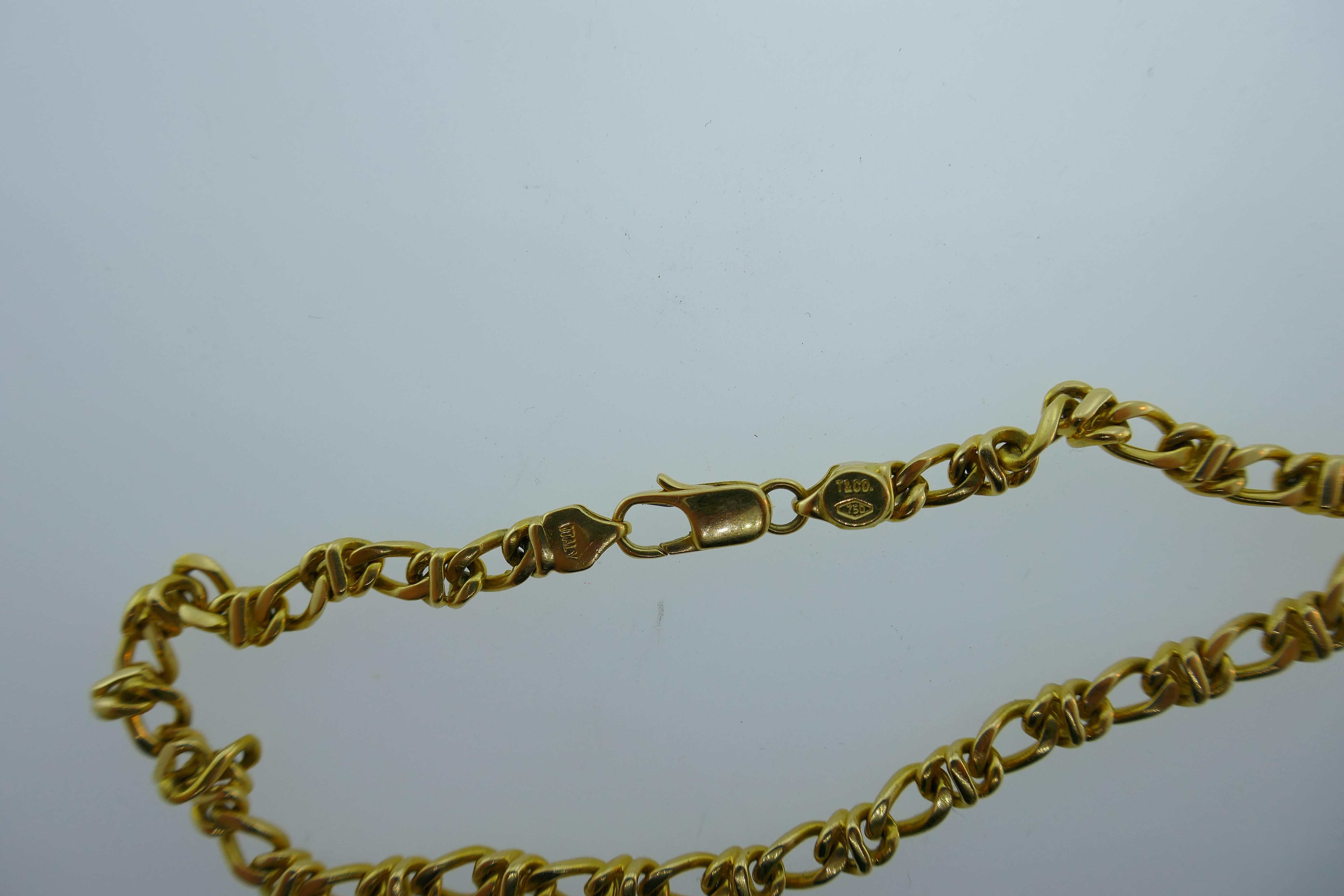 Tiffany & Co. Italy 18 Karat Yellow Gold Chain Link Necklace circa 1980s Vintage In Excellent Condition In Beverly Hills, CA