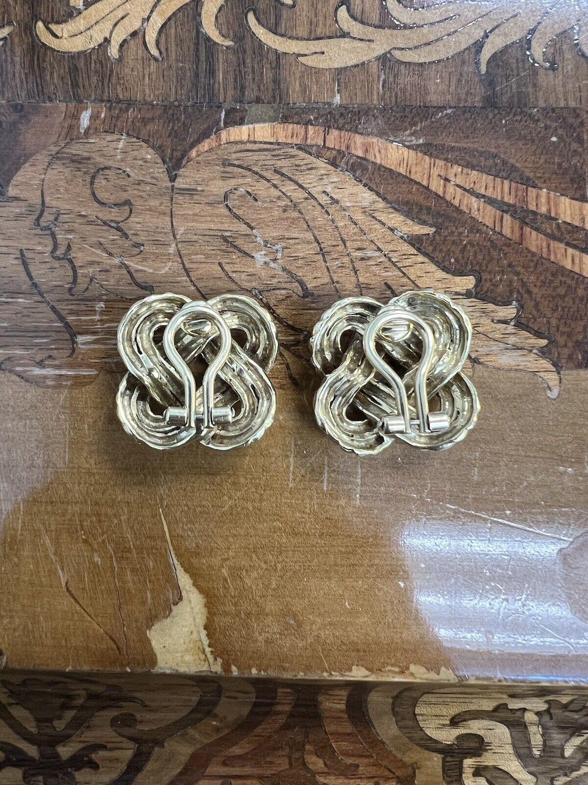 TIFFANY & CO. Italy 18k Yellow Gold Knot Motif Clip On Earrings Vintage 1970s For Sale 3