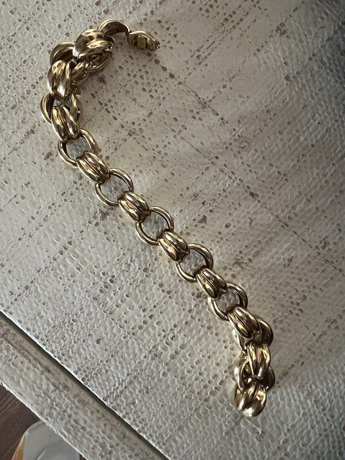 TIFFANY & CO. Italy 18k Yellow Gold Link Bracelet Vintage Circa 1980s In Excellent Condition In Beverly Hills, CA