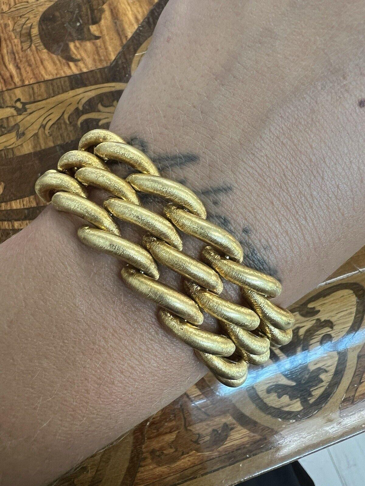 Tiffany & Co. 18k Yellow Gold Matte Bracelet 1960s Vintage Italy

Here is your chance to purchase a beautiful and highly collectible designer bracelet. Truly a great piece at a great price! 

Details:

The bracelet is made by Tiffany & Co. in the