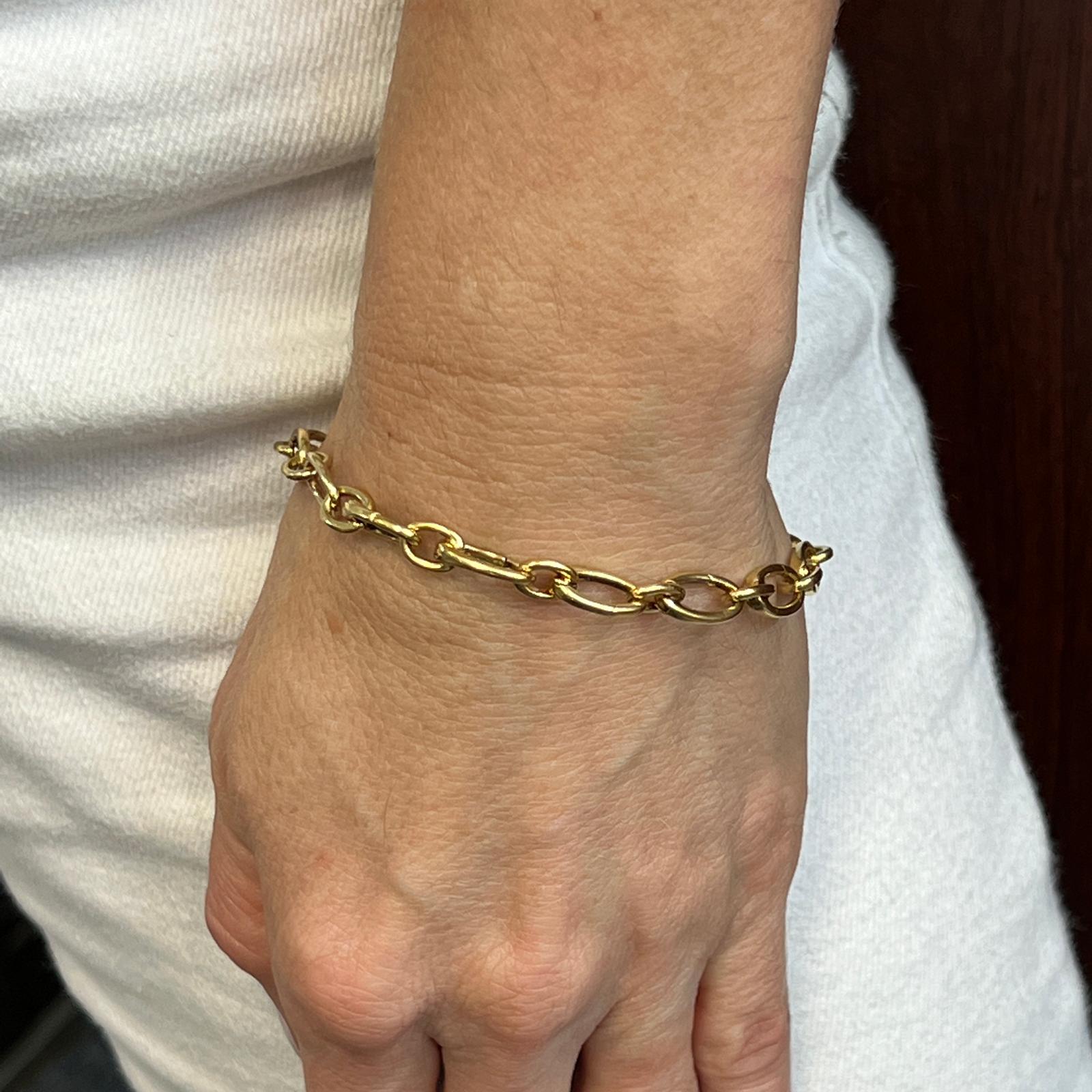 Modern Tiffany & Co. oval link bracelet crafted in 18 karat yellow gold. The oval solid links feature hidden clasps, measure approximately 7mm in width, the bracelet measures 7.5 inches in length. Signed T&Co. 750 Italy. 
MSRP: $3,300.00