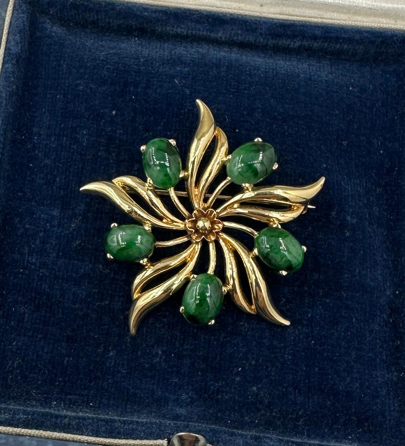 Femenino o masculino Tiffany & Co. Alfiler Broche Jade Oro Amarillo 14 Kilates Antiguo Retro Tiffany en venta
