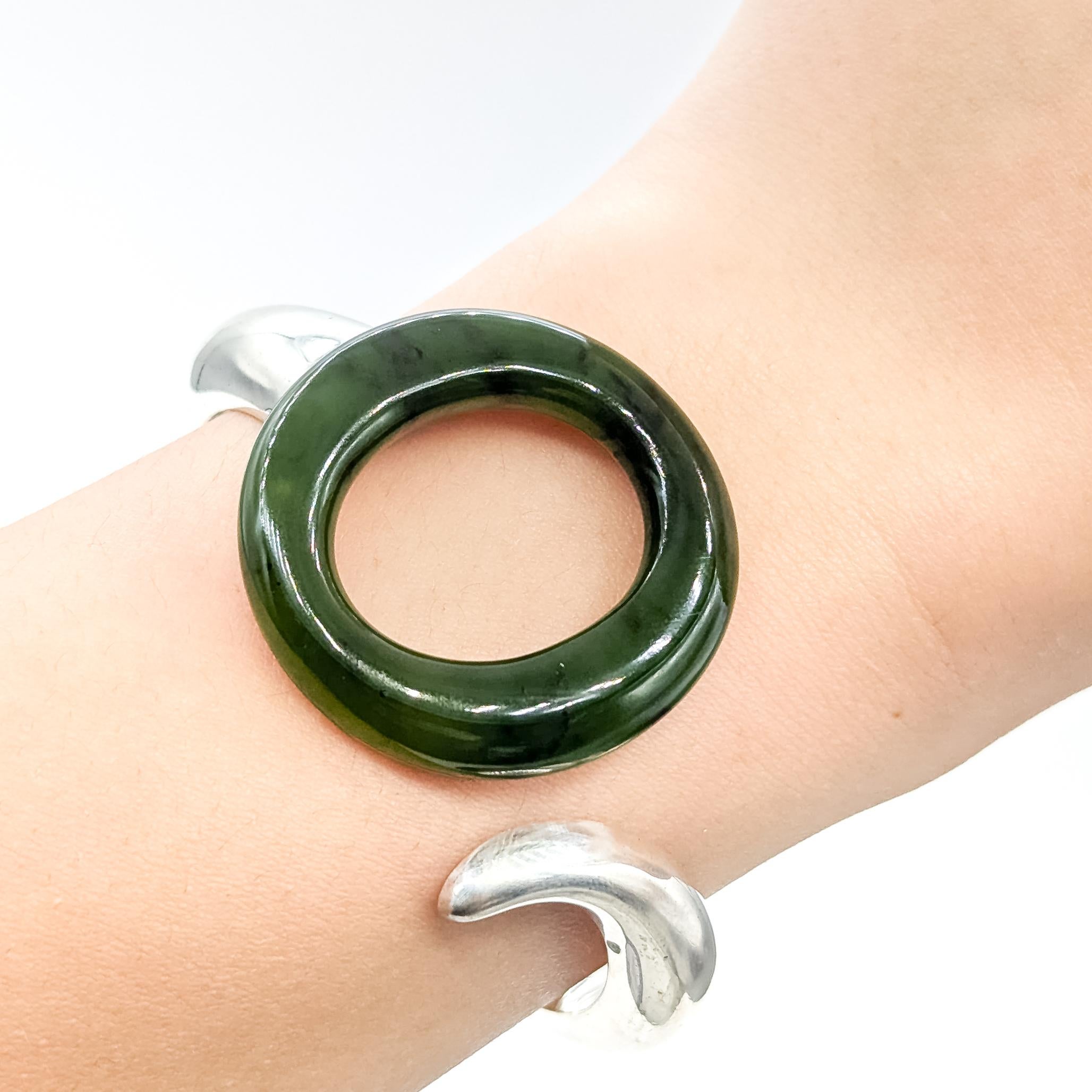 Tiffany & Co. Brazalete flexible de jade en plata de ley Cabujón en venta