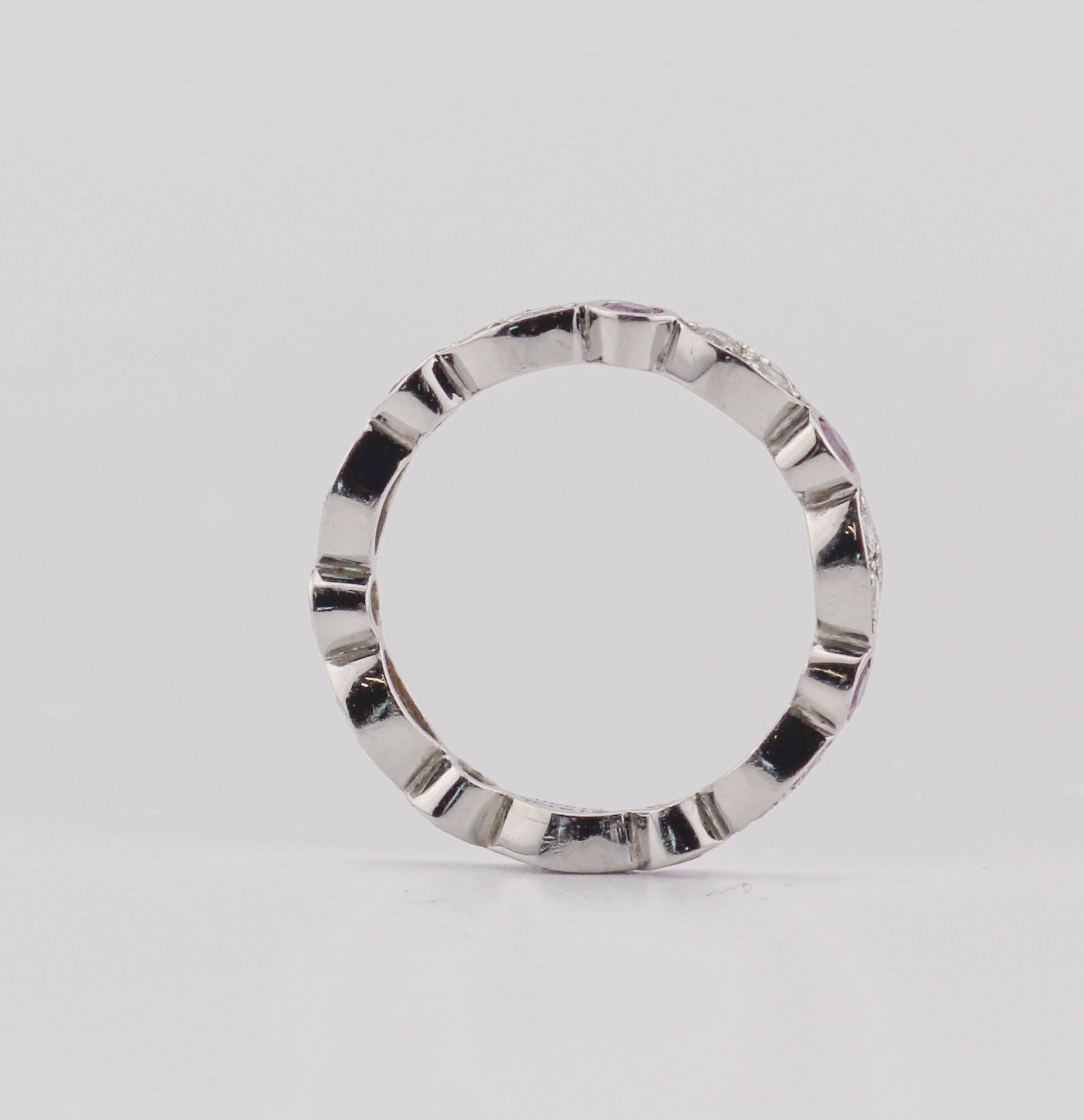 Taille brillant Tiffany & Co. Bague d'éternité Jazz en platine avec diamants et saphirs roses, taille 5 en vente