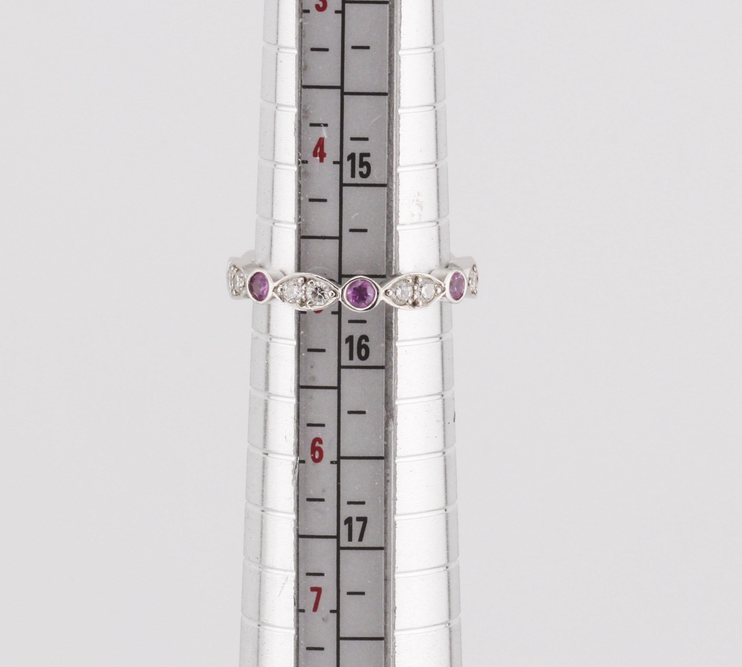 Tiffany & Co. Bague d'éternité Jazz en platine avec diamants et saphirs roses, taille 5 Pour femmes en vente