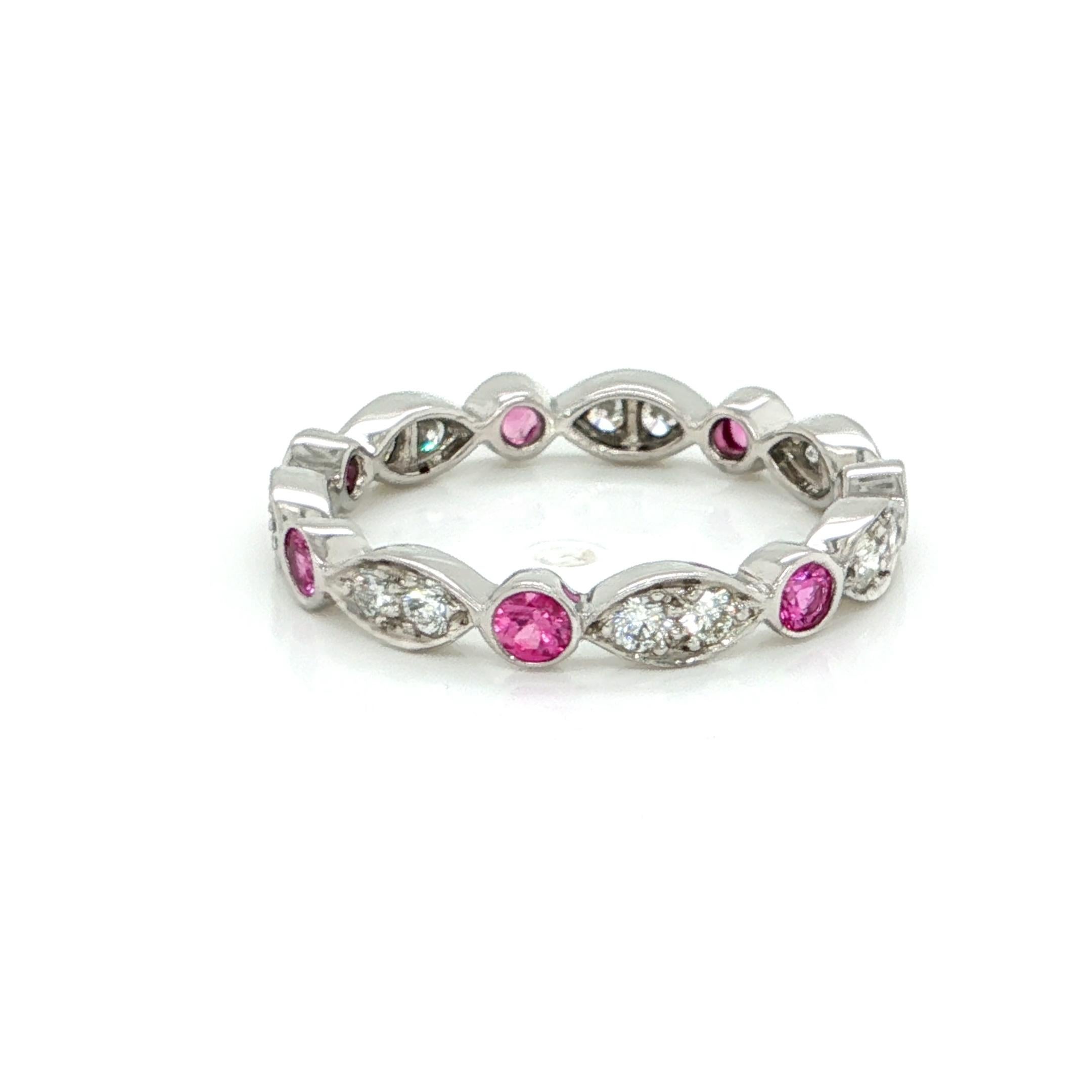 Tiffany & Co. Anello Jazz in platino con diamanti e zaffiri rosa misura 6 In condizioni ottime in vendita a Boca Raton, FL