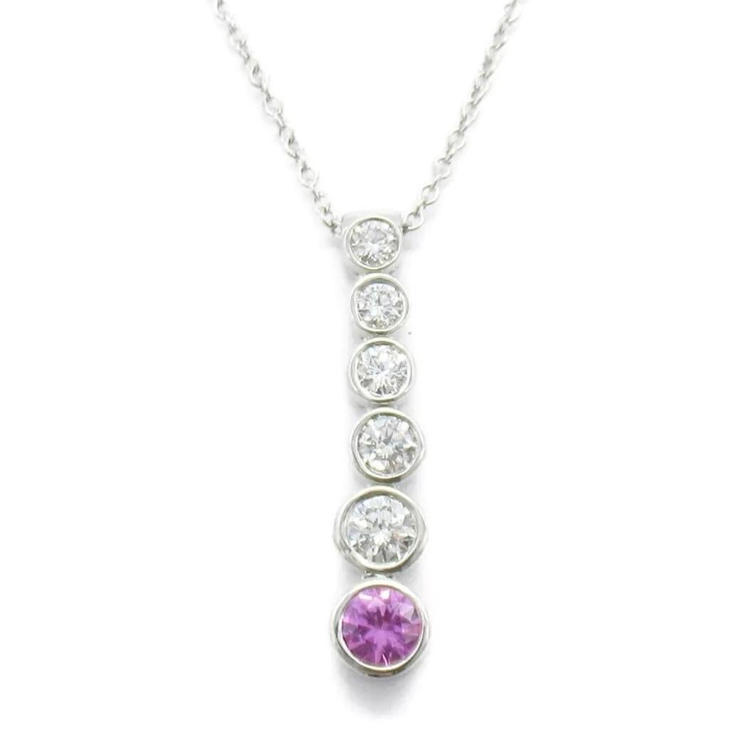 Taglio rotondo TIFFANY & Co. Collana con ciondolo a goccia graduata in platino con diamanti e zaffiri rosa. in vendita