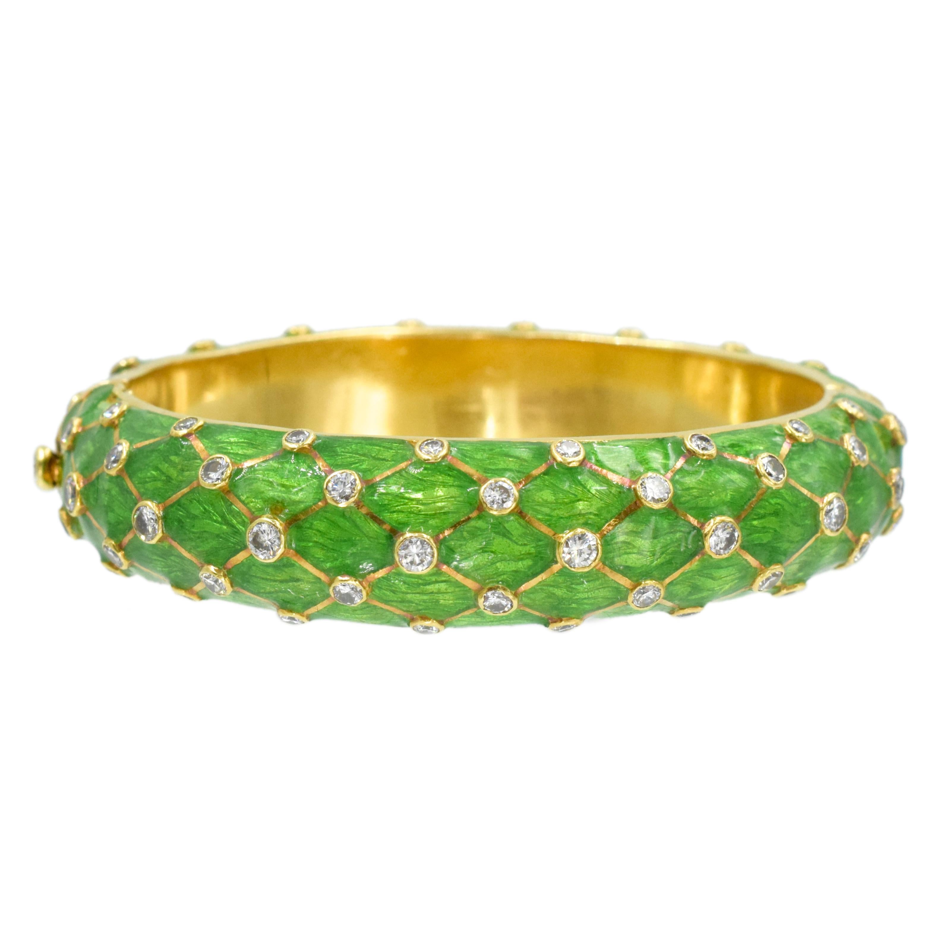 Tiffany & Co.  Armreif aus Gold, grüner Emaille und Diamanten (Künstler*in) im Angebot