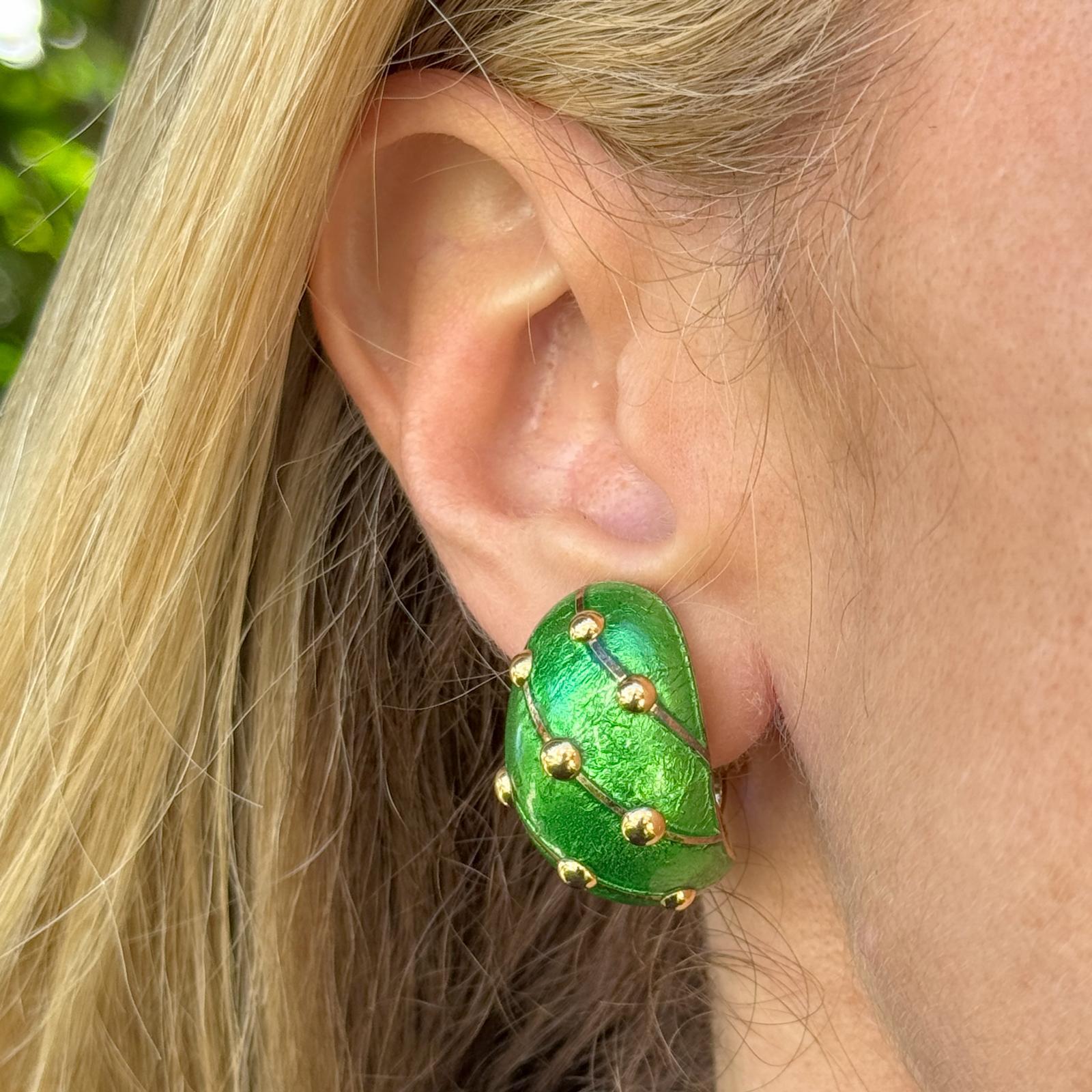 Tiffany & Co. Jean Schlumberger Orecchini a Banana Grandi con Smalto Verde 18KYG In condizioni buone in vendita a Boca Raton, FL