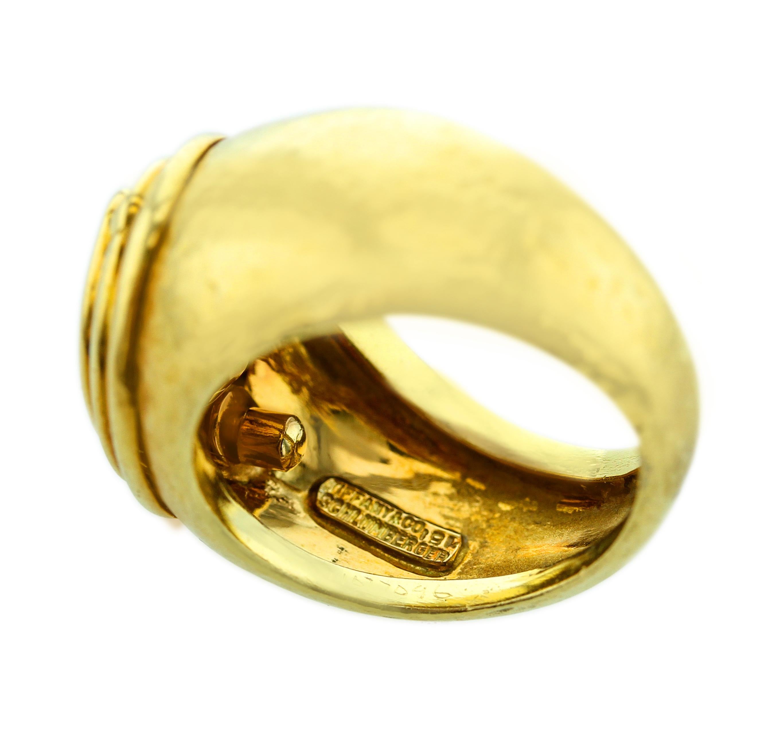 An oval citrine (measuring appx. 9.15 x 6.90 x 5.92 mm) enclosed in a hammered gold ring, signed Tiffany & Co. Schlumberger, 18K Yellow Gold. Size US 5.75.
