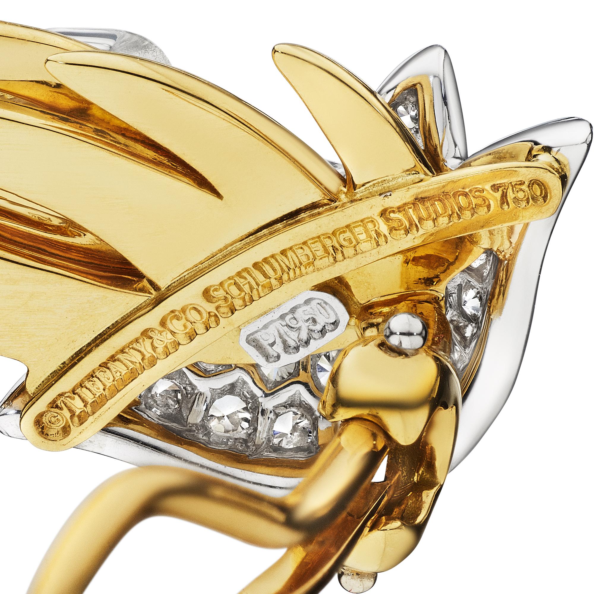 Tiffany & Co. Jean Schlumberger Vintage Diamant-Ohrclips „Flame“ aus Gold mit Diamanten (Rundschliff) im Angebot