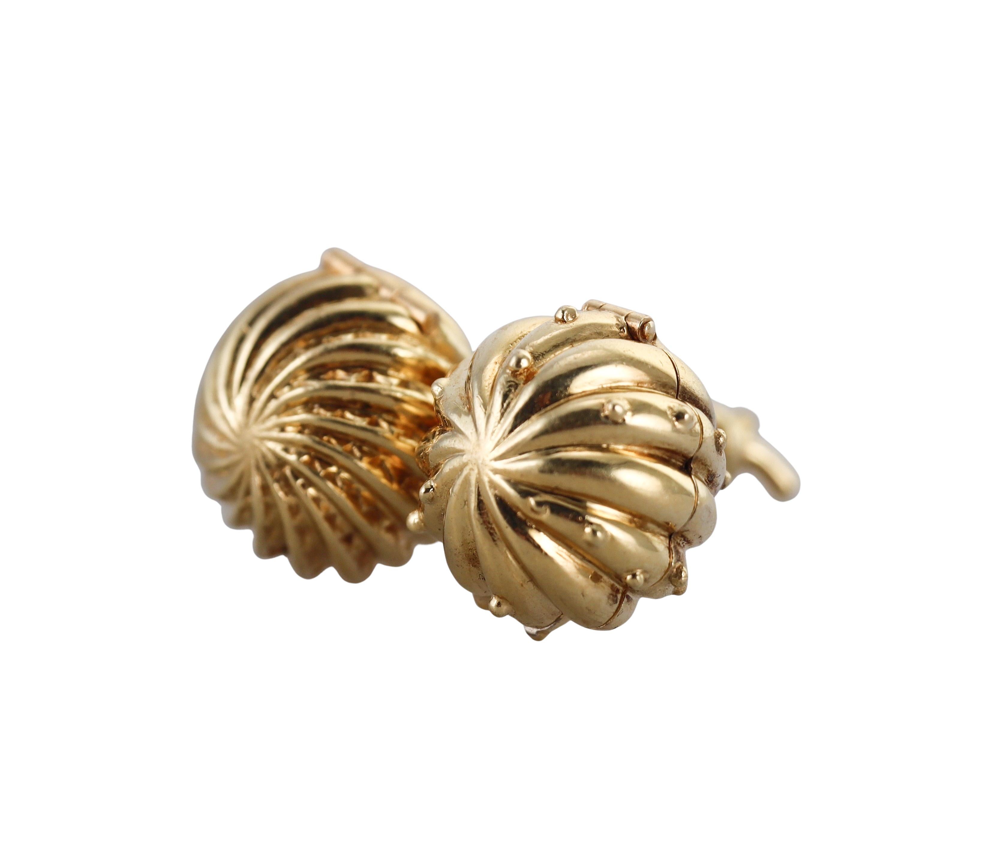 Tiffany & Co Jean Schlumberger Yellow Gold Pill Box Case In Excellent Condition For Sale In New York, NY