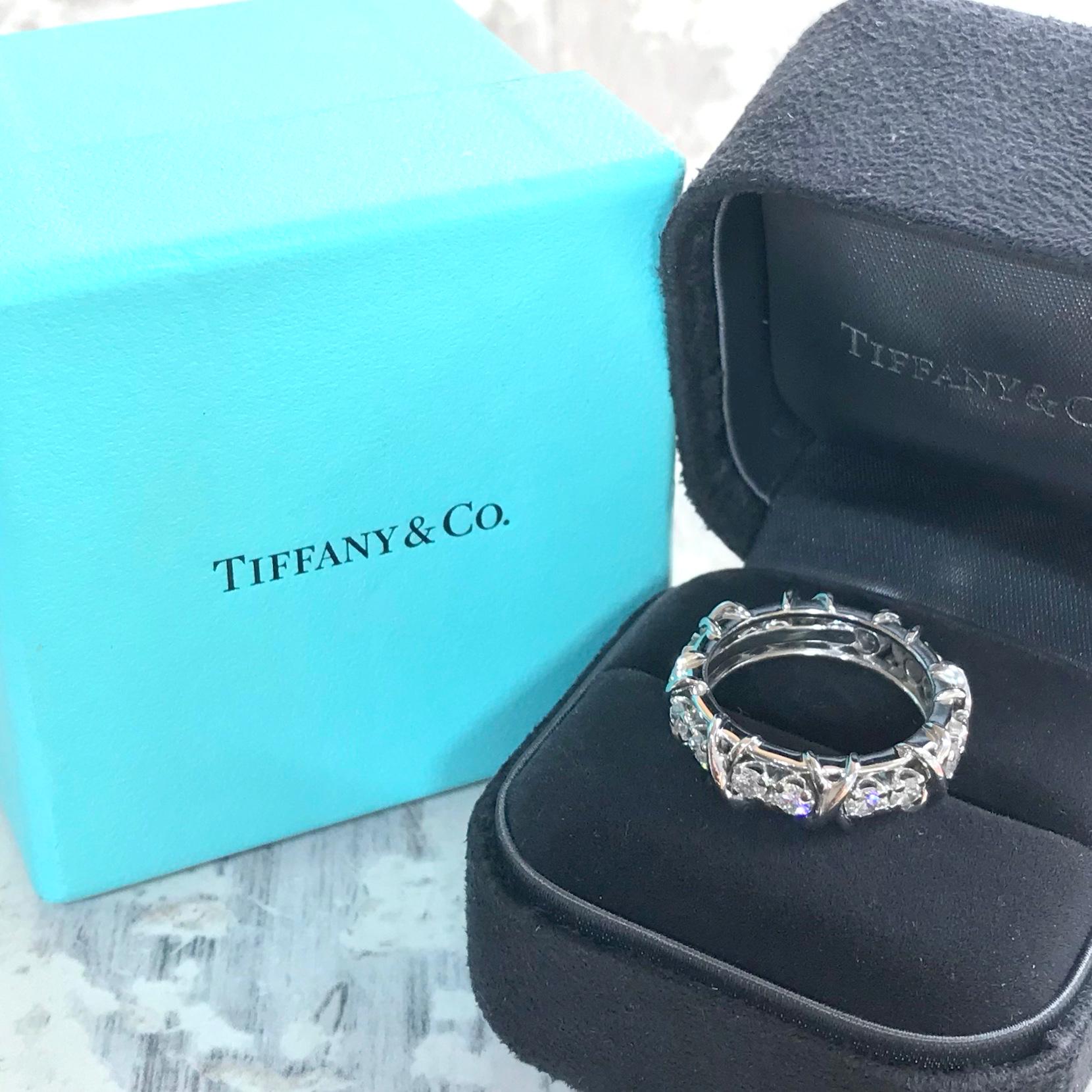 An iconic design from Jean Shlumberger for Tiffany & Co. This dazzling platinum ring features sixteen exceptional diamonds alternating with platinum X’s.

Comes in the original presentation box and outer box.

Cut – Round brilliants.

Colour – E to