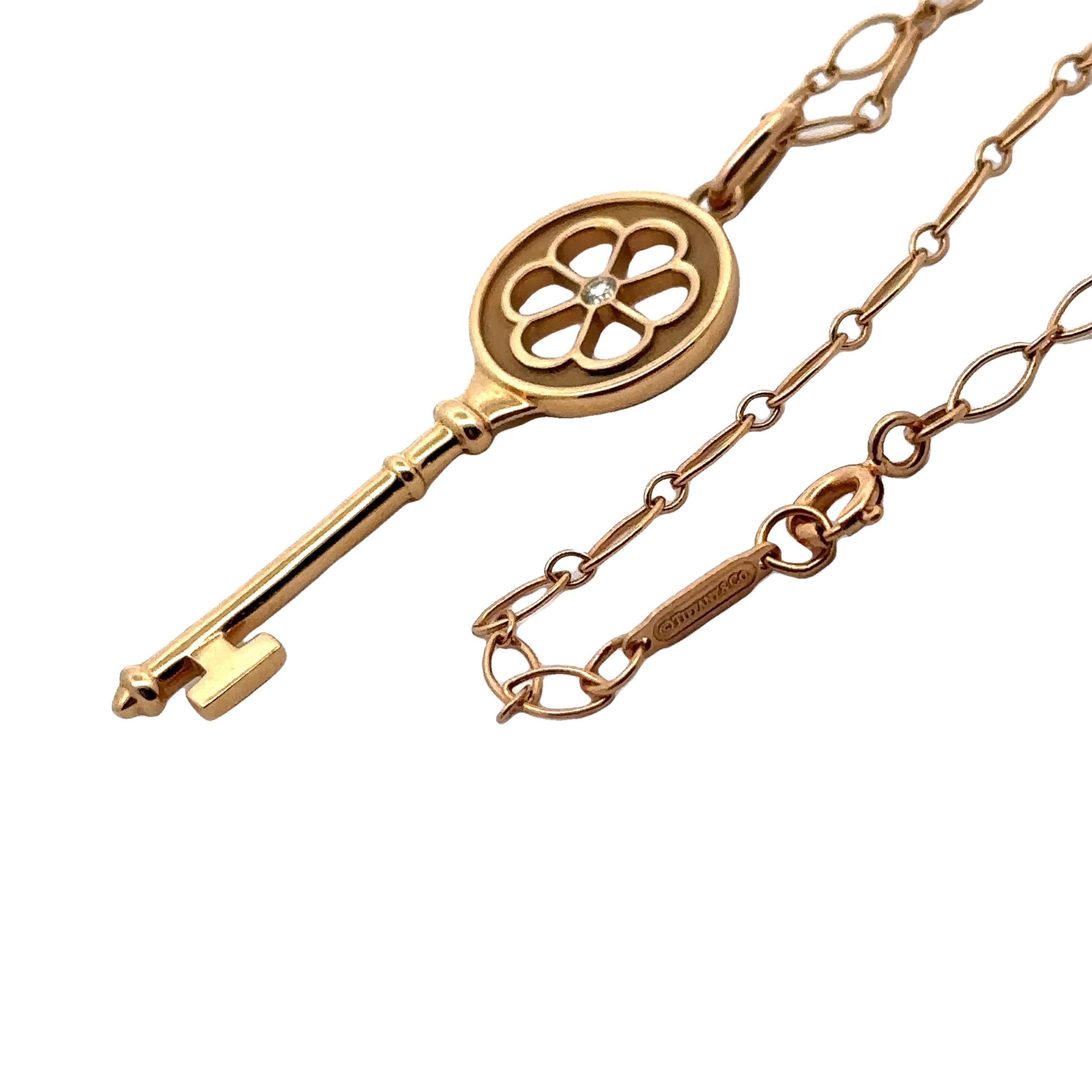 Moderno Tiffany & Co. Collana con ciondolo Key Blossom in oro rosa 18k e diamanti in vendita