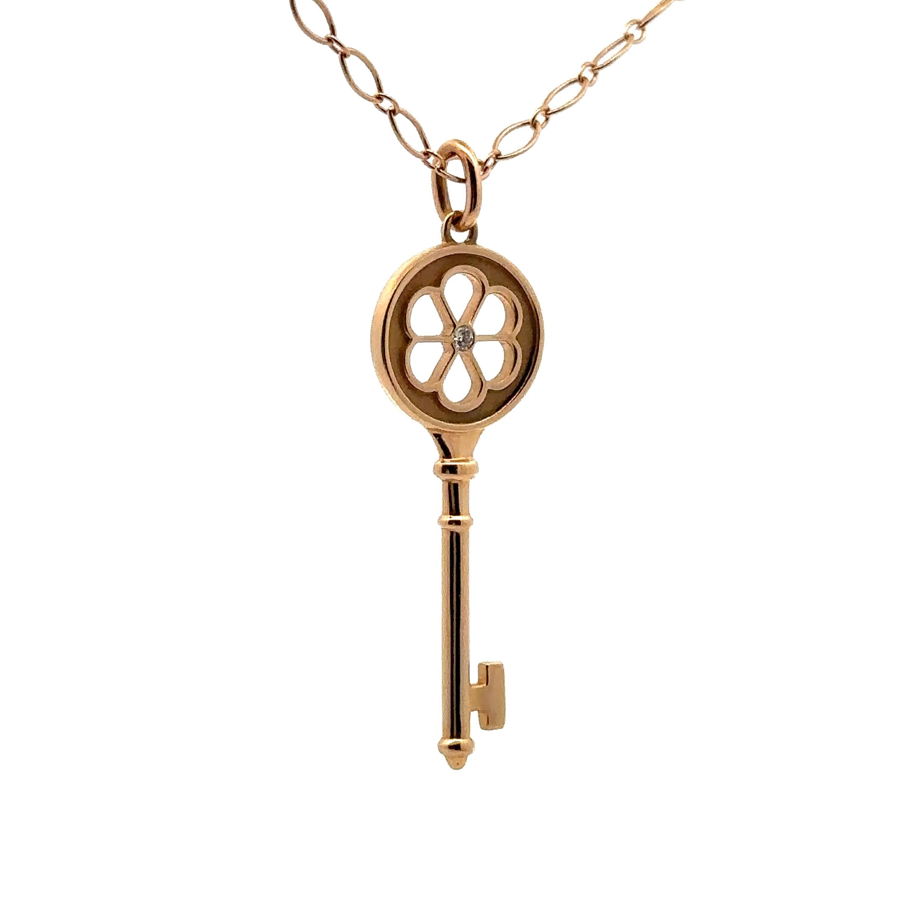 Tiffany & Co. Collana con ciondolo Key Blossom in oro rosa 18k e diamanti In condizioni ottime in vendita a Aventura, FL