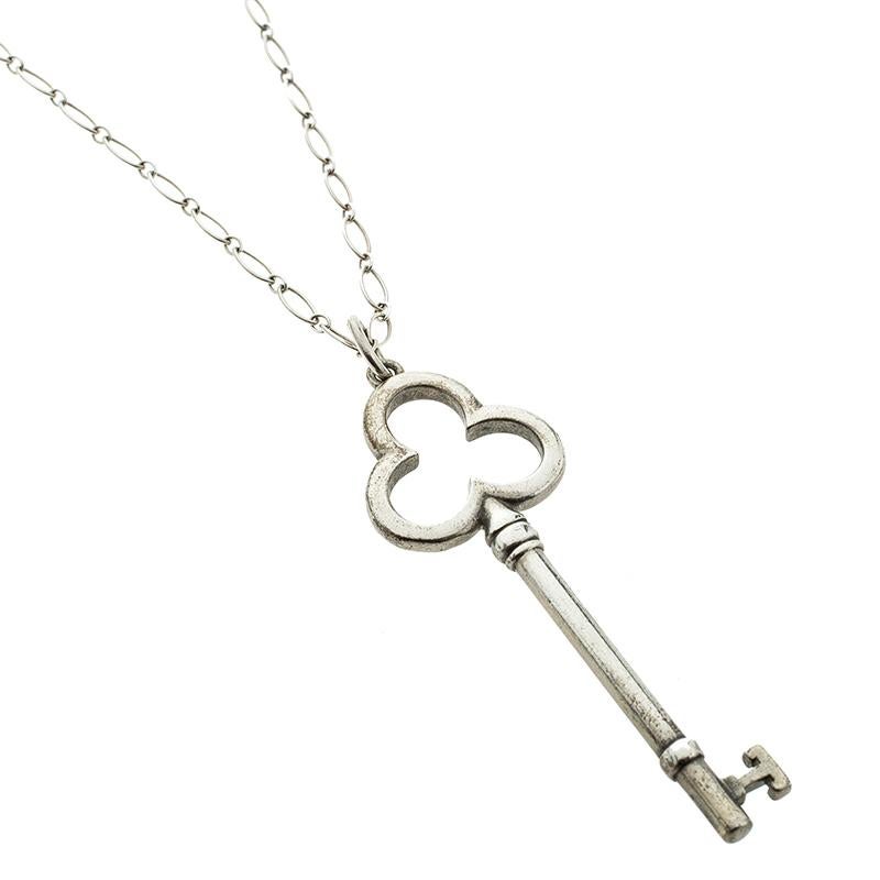 Tiffany & Co. Key Silver Chain Link Pendant Necklace In Good Condition In Dubai, Al Qouz 2