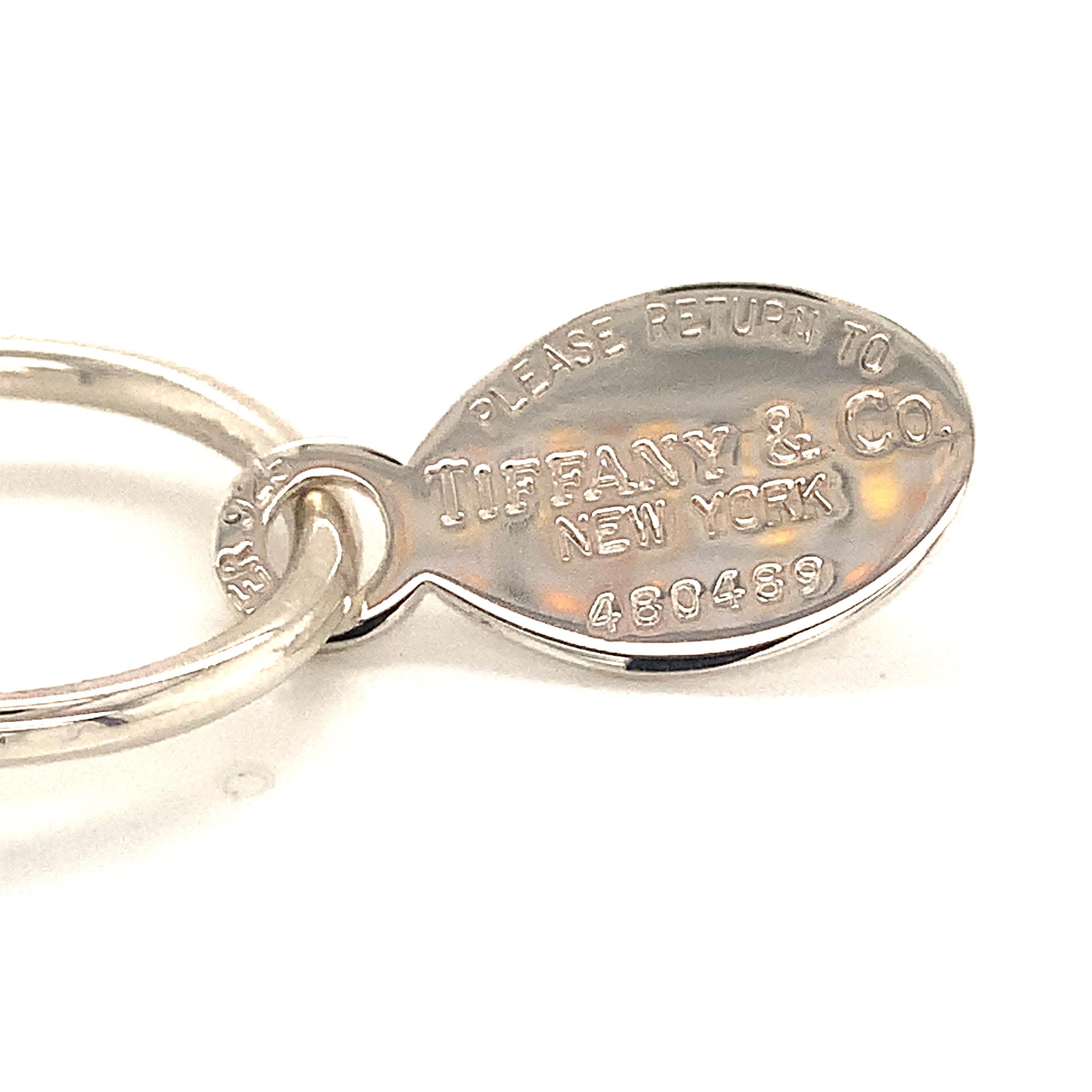 Tiffany and co. Sterling silver Keychain TIF28

100% authentic guaranteed

Newly polished and looks like-new condition

We have taken many pictures at different angles for you to see how fabulous the condition the keychain

Please review all the
