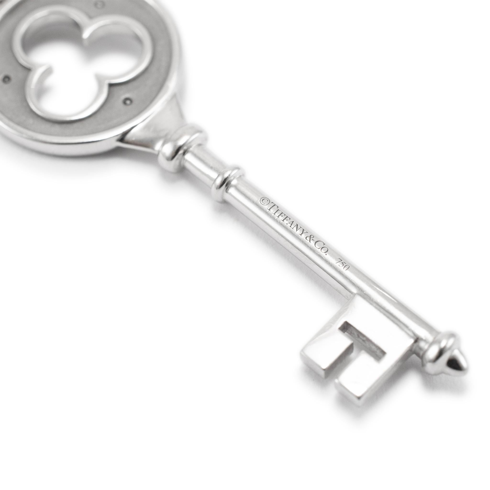 Tiffany & Co. Collana con ciondolo a forma di trifoglio Keys in oro bianco 18K con diamanti in vendita 1