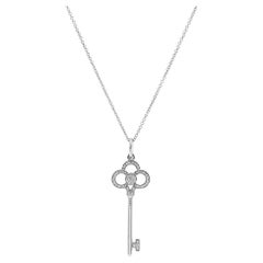 Tiffany & Co. Clés Collier pendentif mini-couronne en or blanc 18K pavé de diamants