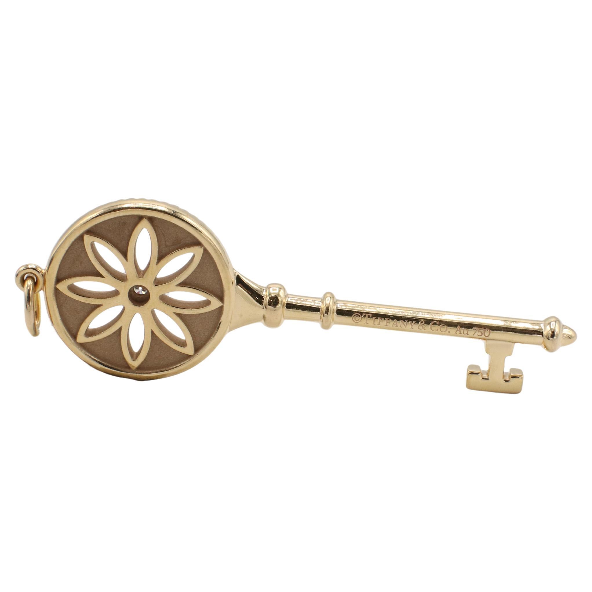 Moderne Tiffany & Co. Clés Pendentif marguerite en or jaune 18K et diamants naturels 2.5