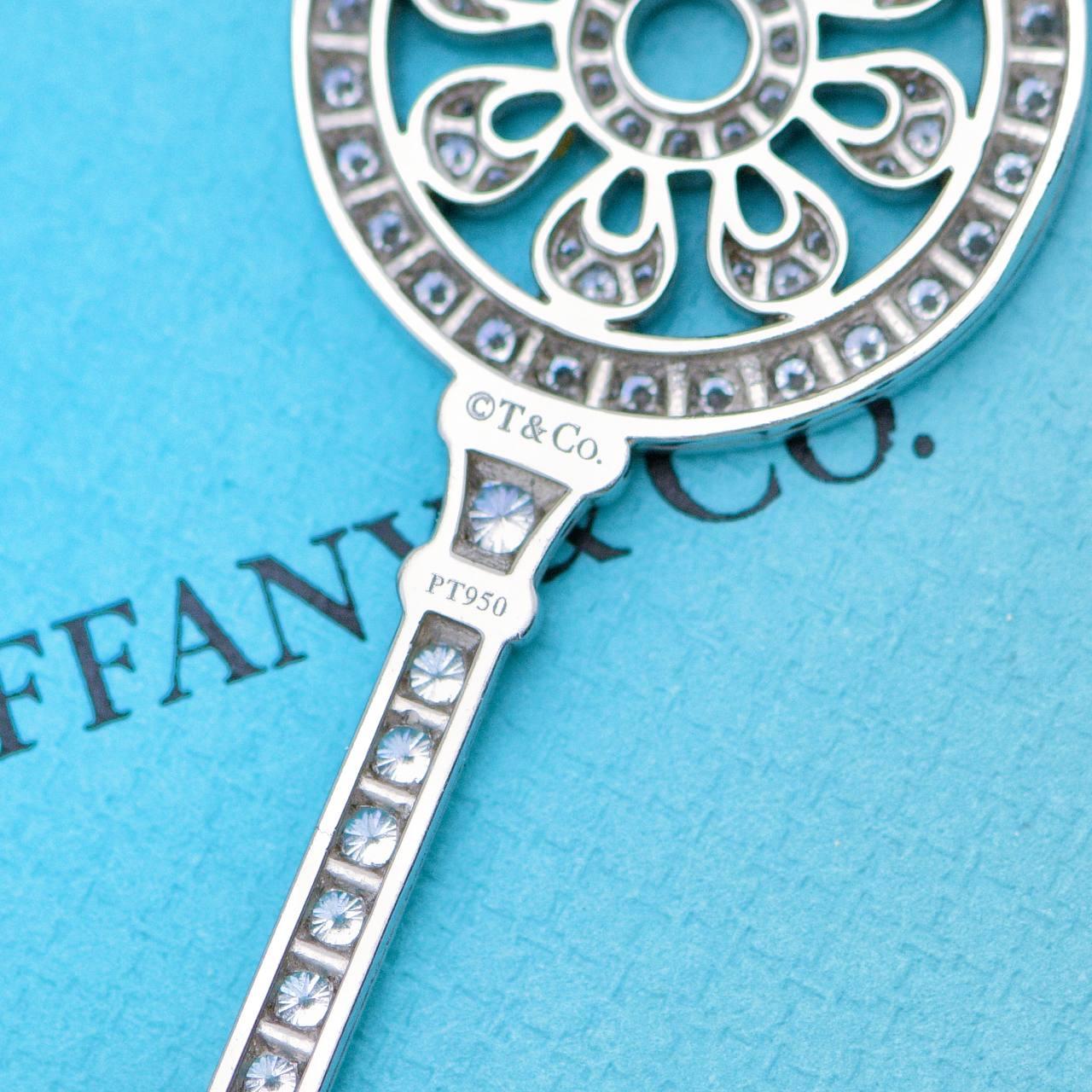 Tiffany & Co. Collana con ciondolo a forma di chiave in platino Keys Petals Diamond in vendita 4