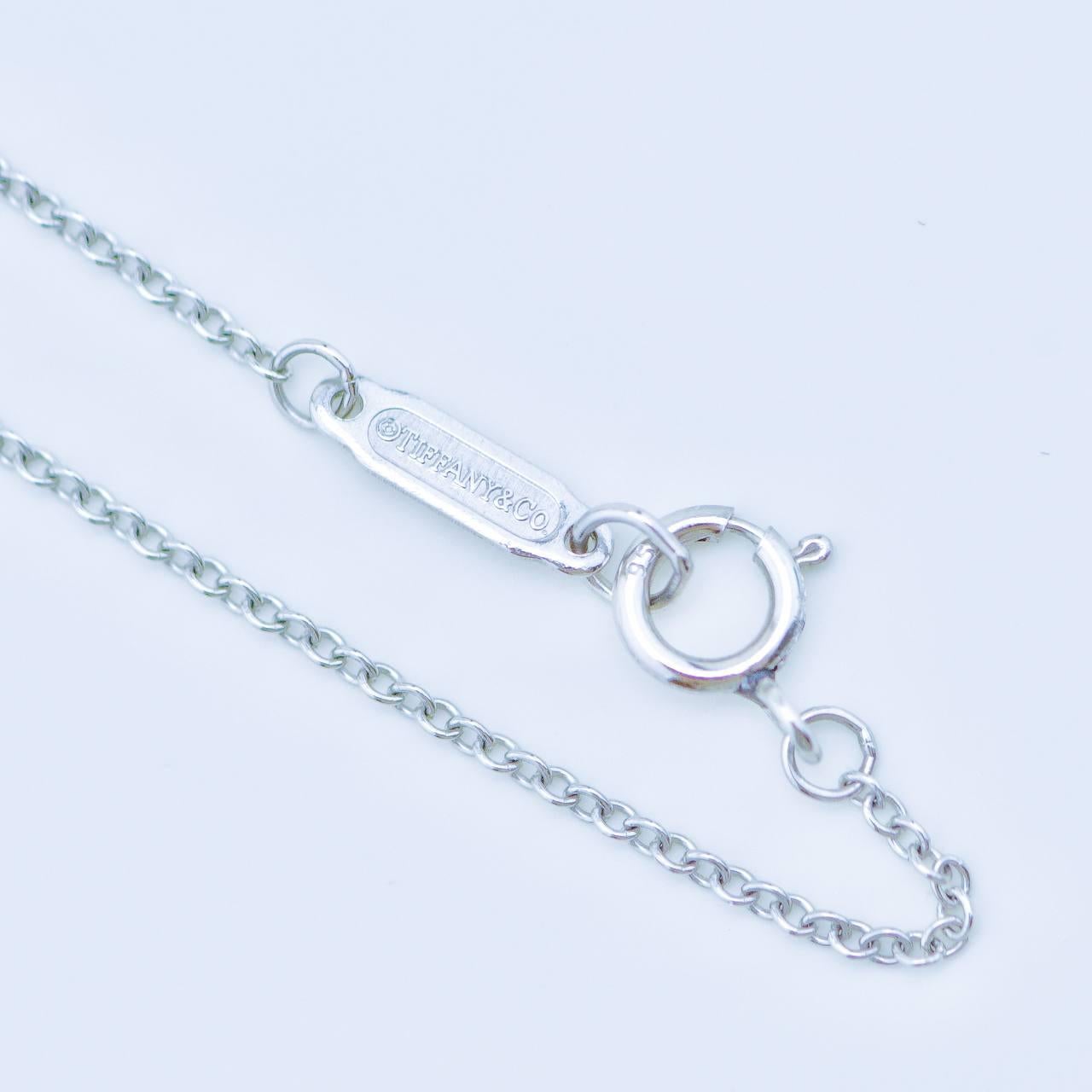 Tiffany & Co. Collana con ciondolo a forma di chiave in platino Keys Petals Diamond in vendita 5