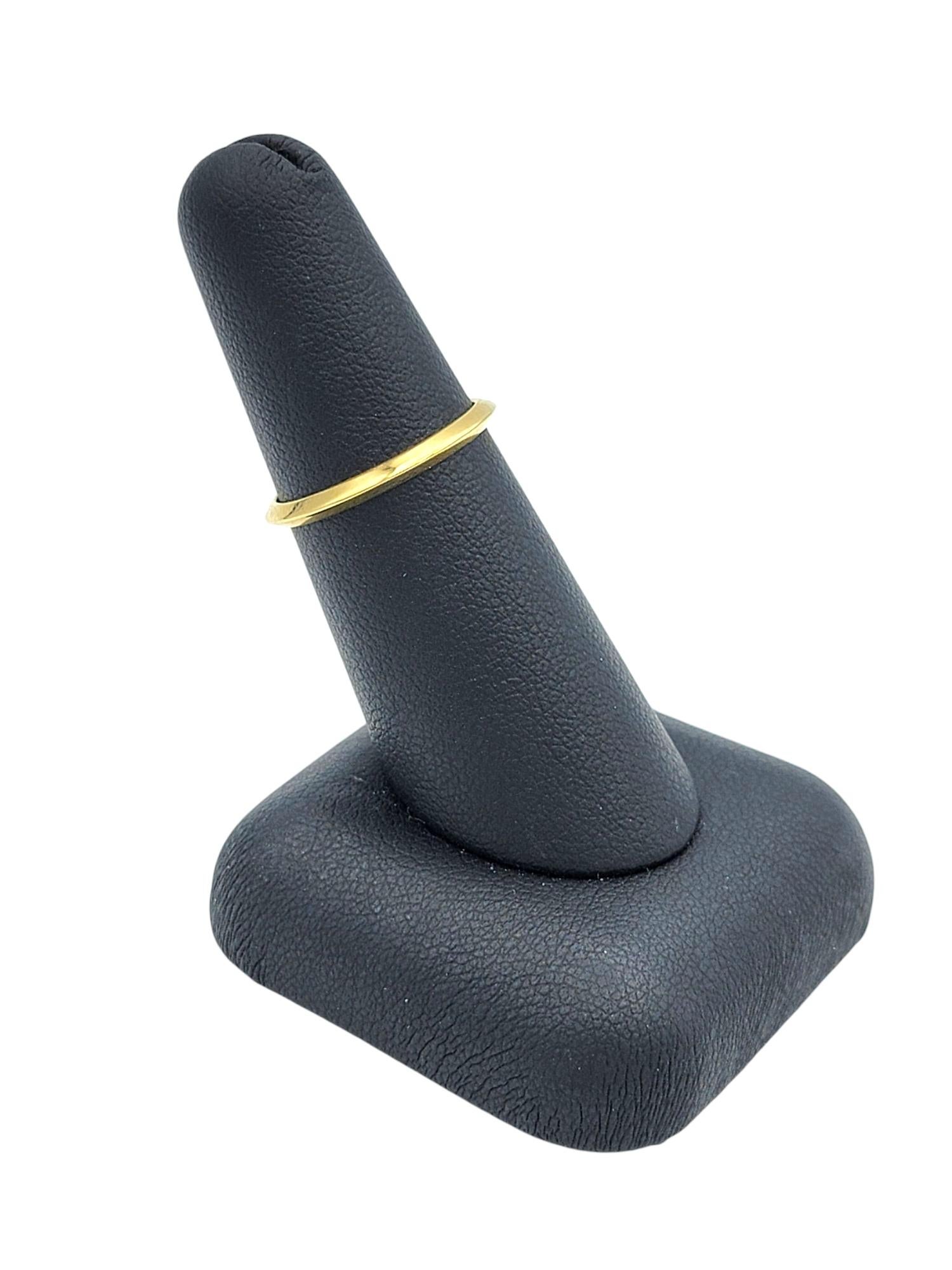 Tiffany & Co. Knife Edge 2mm Stacking Band Ring in Polished 18 Karat Yellow Gold For Sale 4