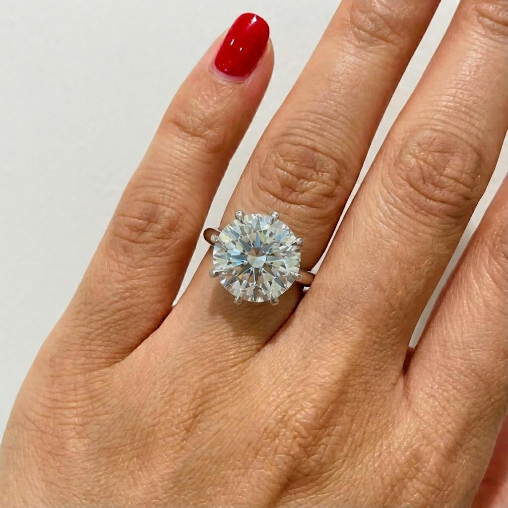 Tiffany & Co. Anello di fidanzamento con diamante solitario Knife Edge In condizioni ottime in vendita a Chicago, IL