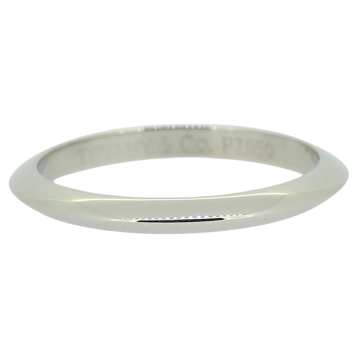 Tiffany & Co. Knife Edge Wedding Band Ring Size H 1/2 (47) For Sale