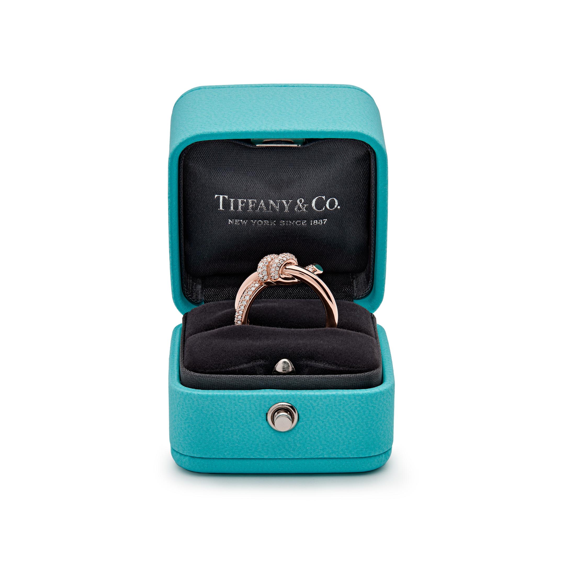 Tiffany & Co. Knot Double Row Ring in Rose Gold with Diamonds 69683304 In New Condition For Sale In New York, NY