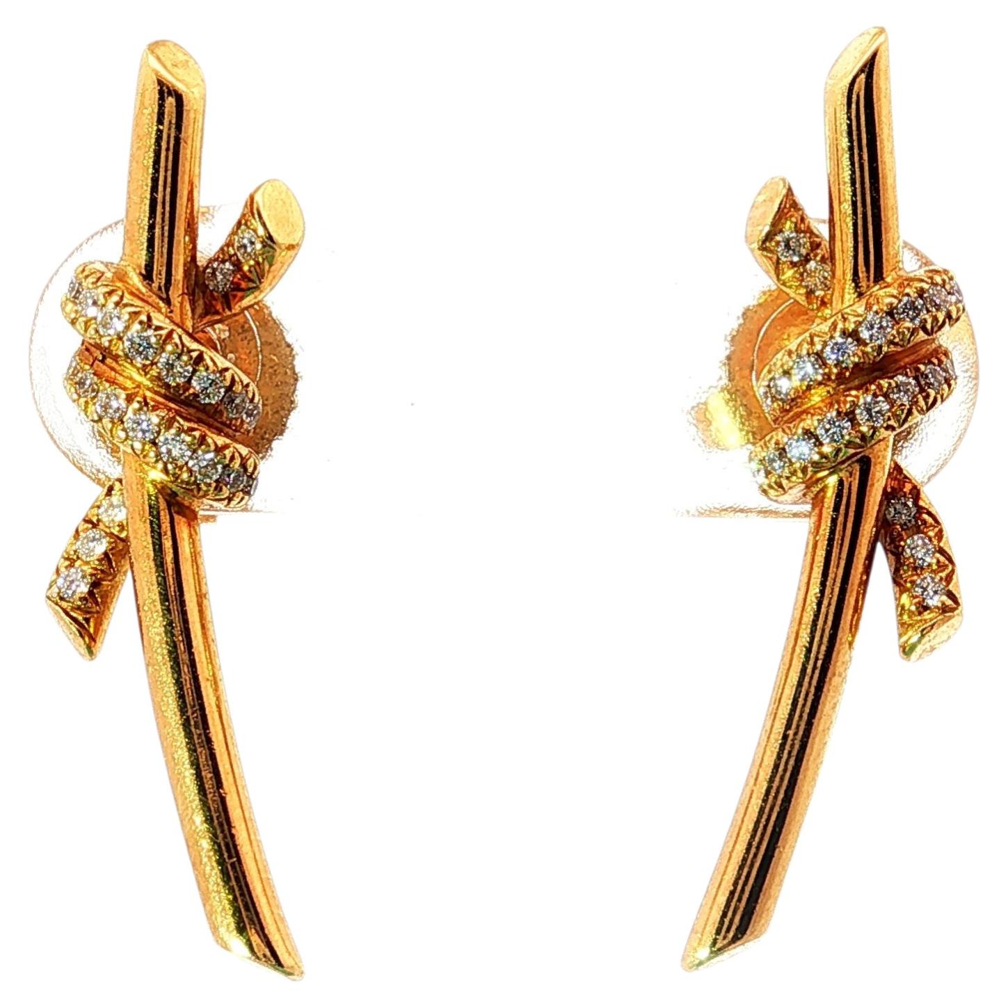 Tiffany & Co. Pendientes colgantes con nudos, de oro amarillo de 18 quilates y diamantes