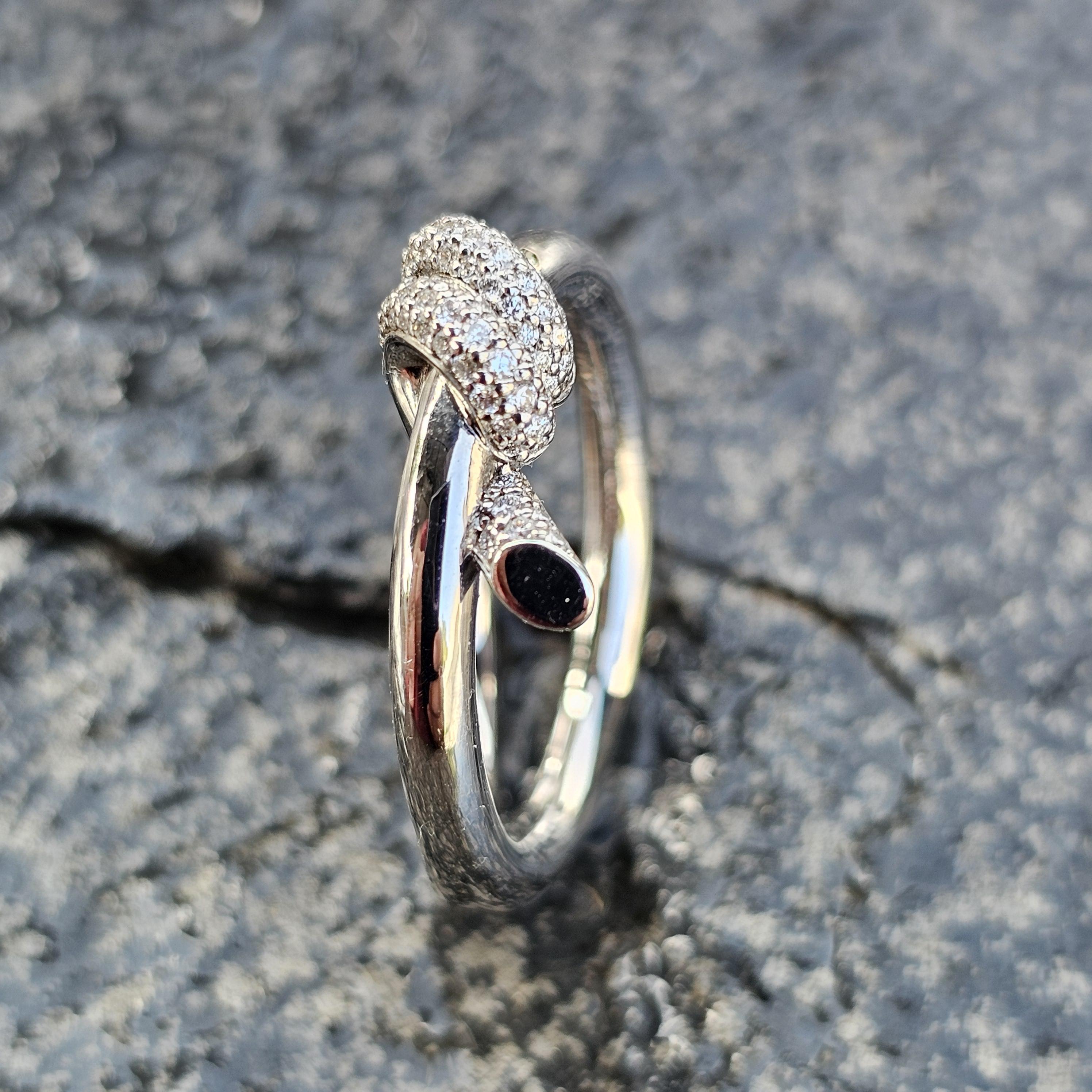 Tiffany & Co. Bague Knot Double Row Diamond 18k White Gold 7500 taille 6.5 Bon état - En vente à Northbrook, IL
