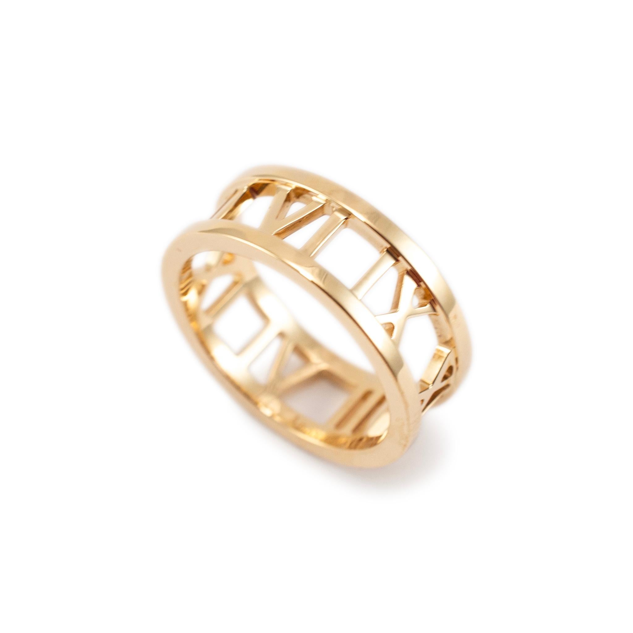 Marke: Tiffany & Co.

Geschlecht: Damen

Metall Typ: 18K Gelbgold

Ringgröße: 5.5 

Breite: 6,75 mm

Gewicht: 4.89 Gramm

Zweireihiges Damenband aus 18K Gelbgold mit flachem Schaft. Das Metall wurde getestet und es wurde festgestellt, dass es sich