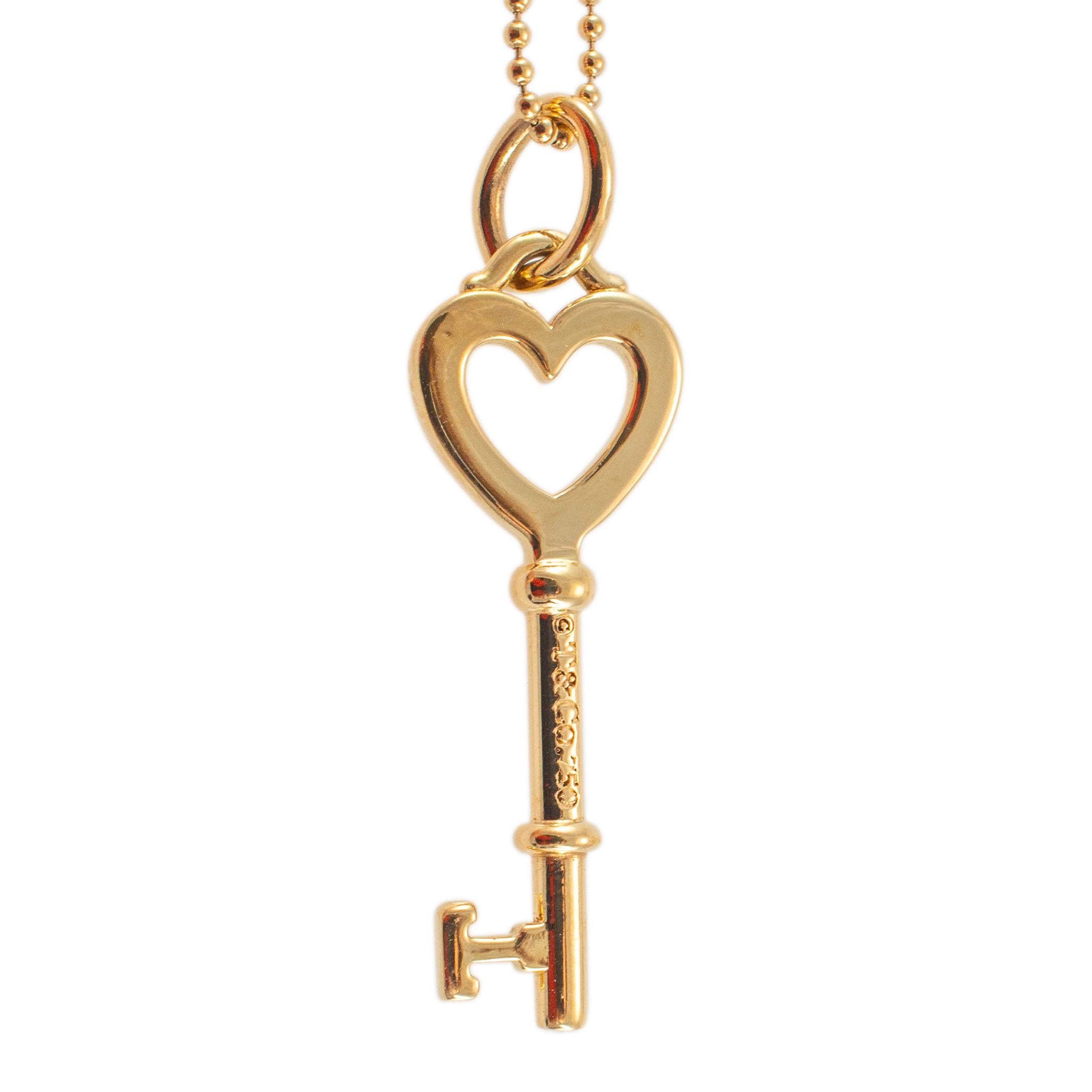 Tiffany & Co. Ladies 18K Yellow Gold Key Heart Pendant Necklace In Excellent Condition In Houston, TX