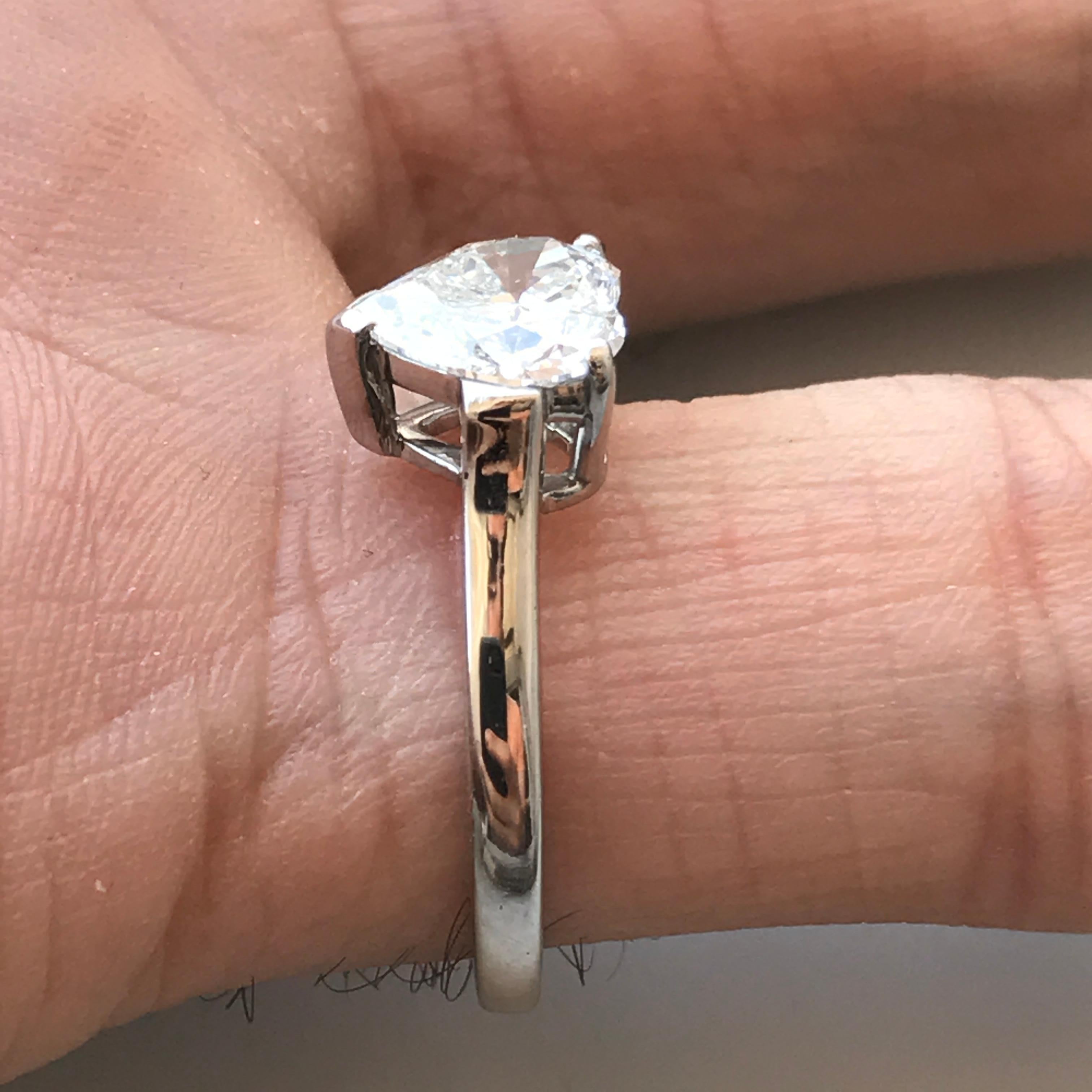 Tiffany & Co. Ladies Platinum 1.51 ct Heart E VVS2 Diamond Ring Box and Papers In Excellent Condition For Sale In West Hollywood, CA