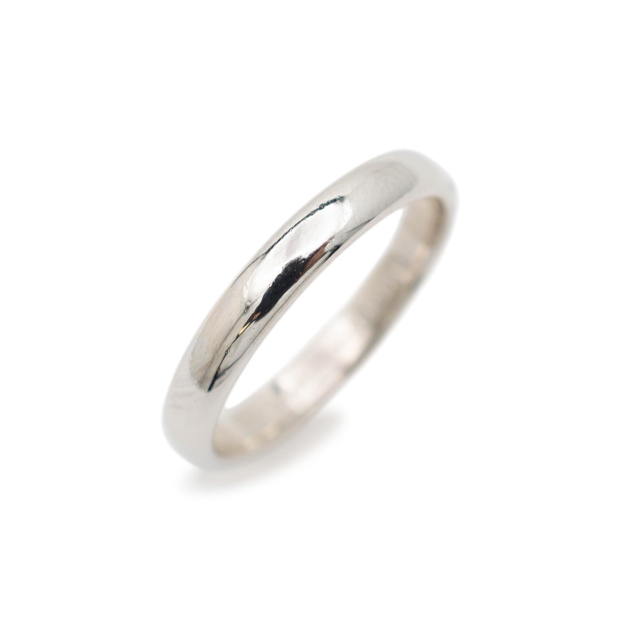 Gender: Ladies

Material: 950 Platinum

Size: 6.5

Shank Width: 3.00mm

Weight: 4.65 grams

Ladies 950 platinum wedding band with a half-round shank.

Engraved with 